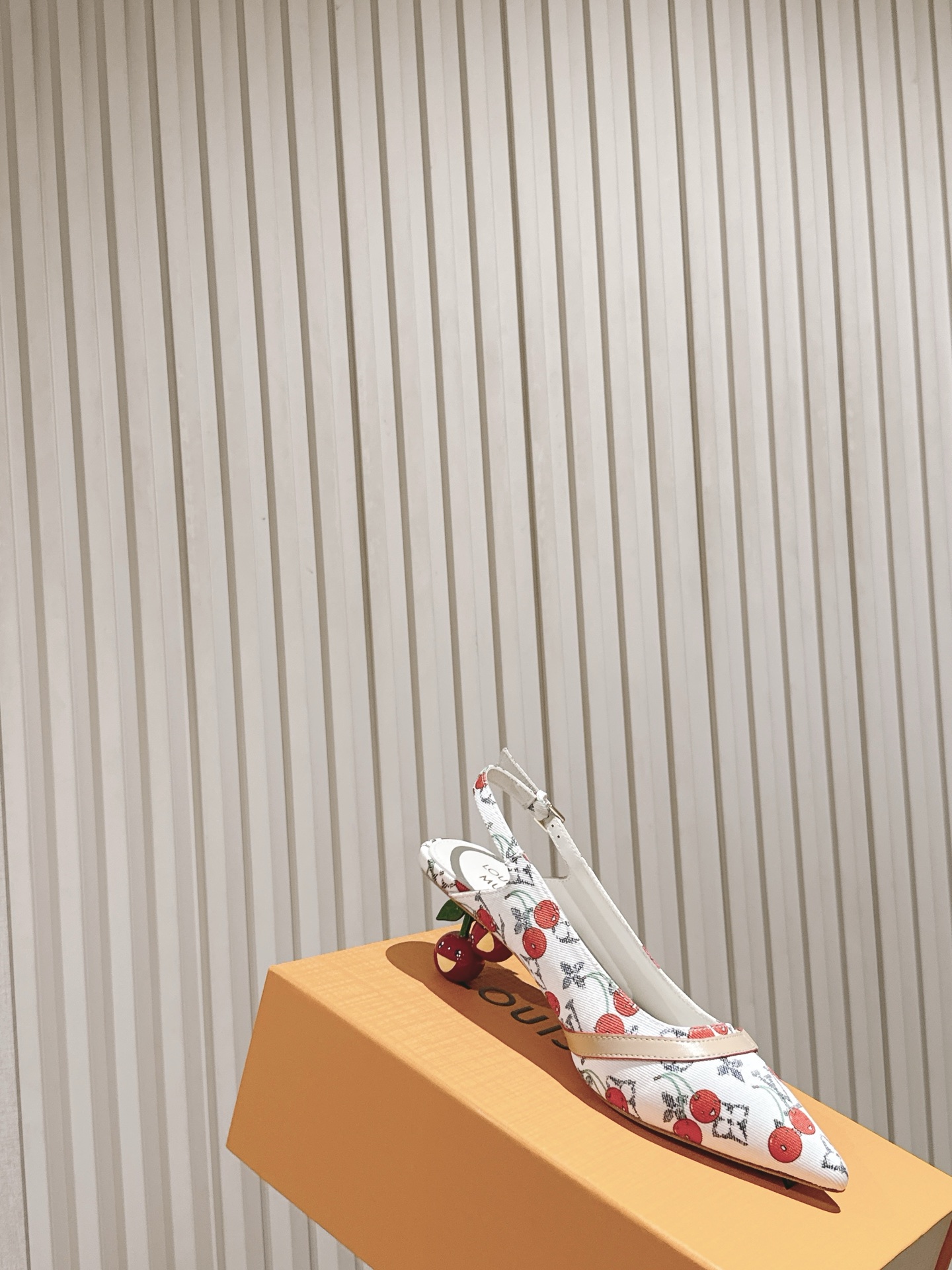 樱桃🍒跟  | ²⁰²5𝐬𝐬 🤍🤎
驴家早春新品🆕 new arrival～LV春夏玛丽珍鞋，也太出彩了