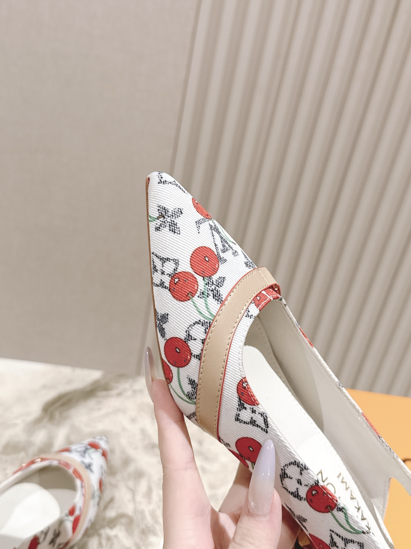 樱桃🍒跟  | ²⁰²5𝐬𝐬 🤍🤎
驴家早春新品🆕 new arrival～LV春夏玛丽珍鞋，也太出彩了