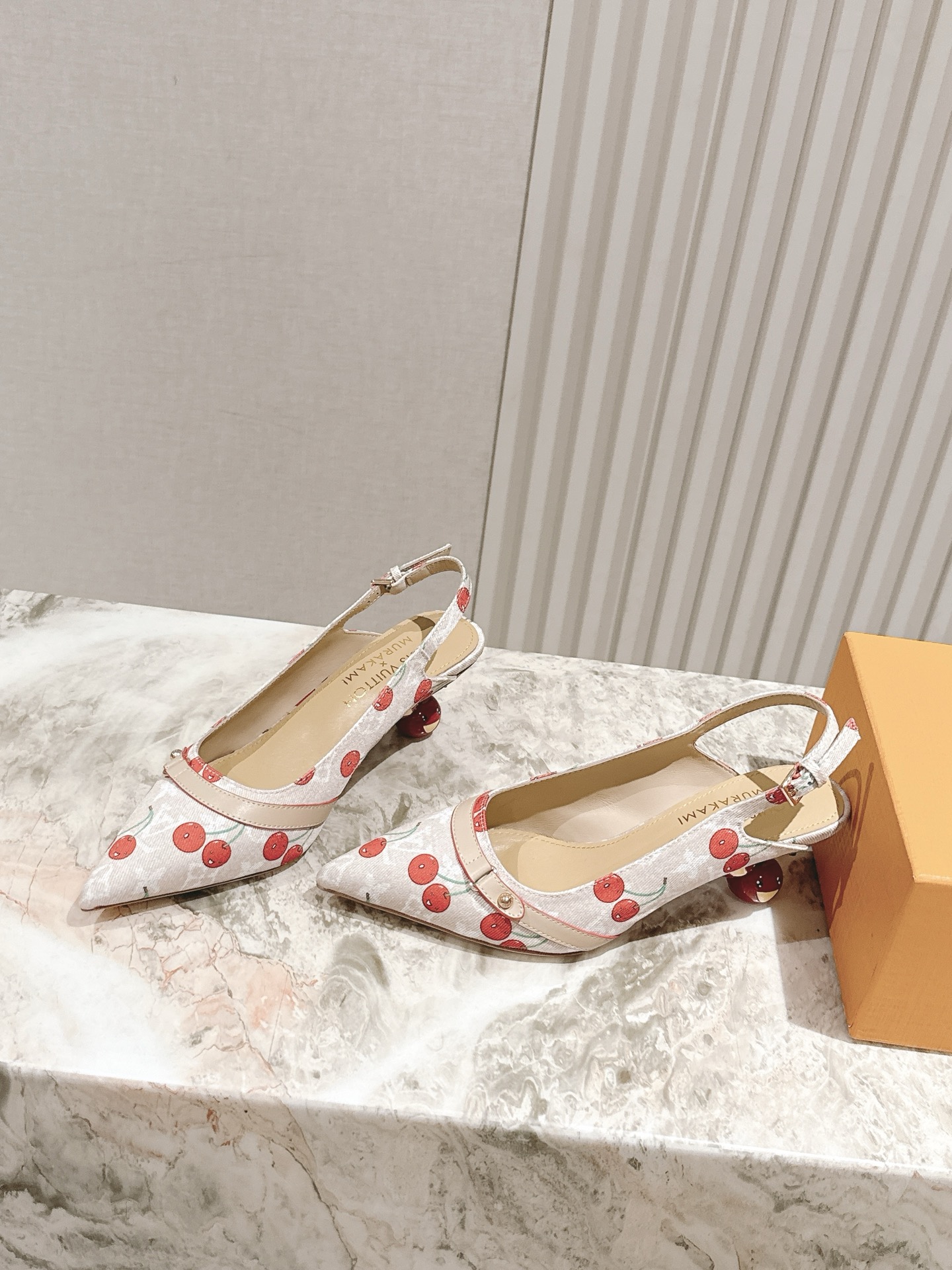 樱桃🍒跟  | ²⁰²5𝐬𝐬 🤍🤎
驴家早春新品🆕 new arrival～LV春夏玛丽珍鞋，也太出彩了