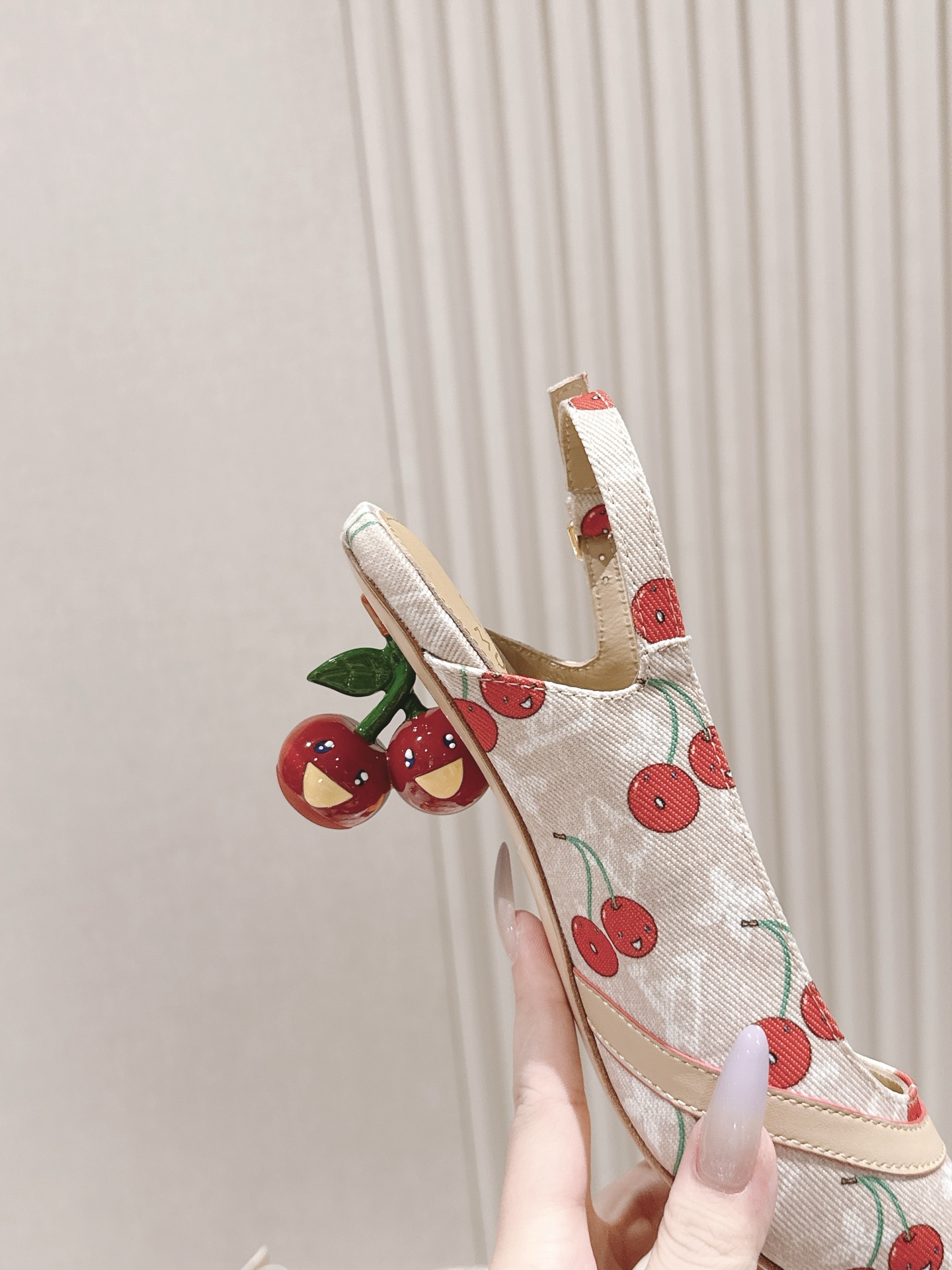 樱桃🍒跟  | ²⁰²5𝐬𝐬 🤍🤎
驴家早春新品🆕 new arrival～LV春夏玛丽珍鞋，也太出彩了
