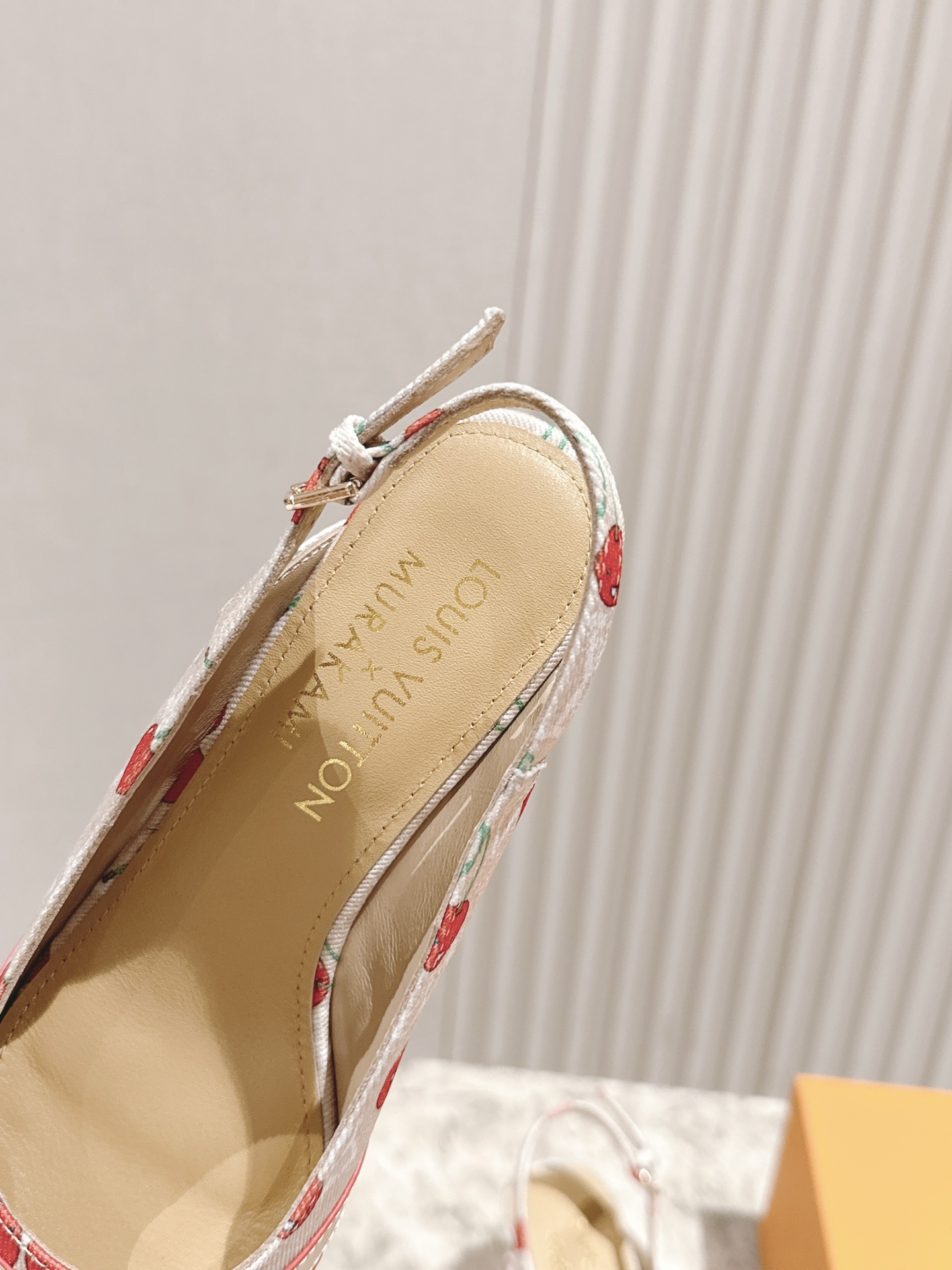 樱桃🍒跟  | ²⁰²5𝐬𝐬 🤍🤎
驴家早春新品🆕 new arrival～LV春夏玛丽珍鞋，也太出彩了