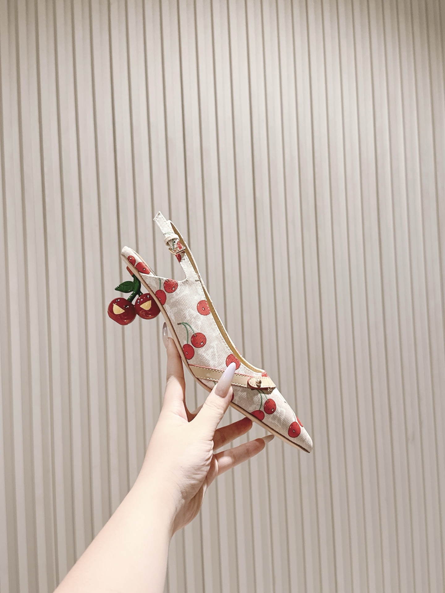 樱桃🍒跟  | ²⁰²5𝐬𝐬 🤍🤎
驴家早春新品🆕 new arrival～LV春夏玛丽珍鞋，也太出彩了