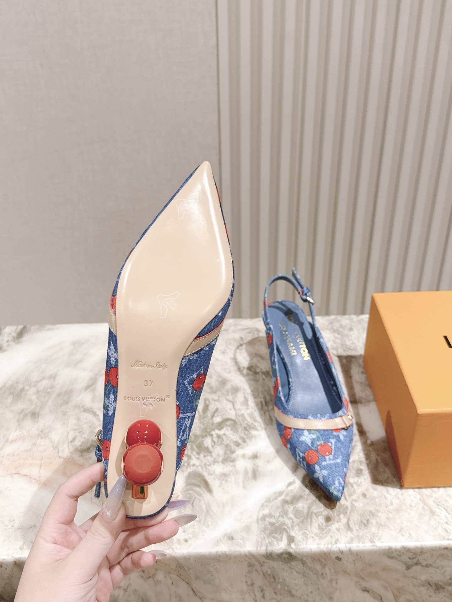 樱桃🍒跟  | ²⁰²5𝐬𝐬 🤍🤎
驴家早春新品🆕 new arrival～LV春夏玛丽珍鞋，也太出彩了
