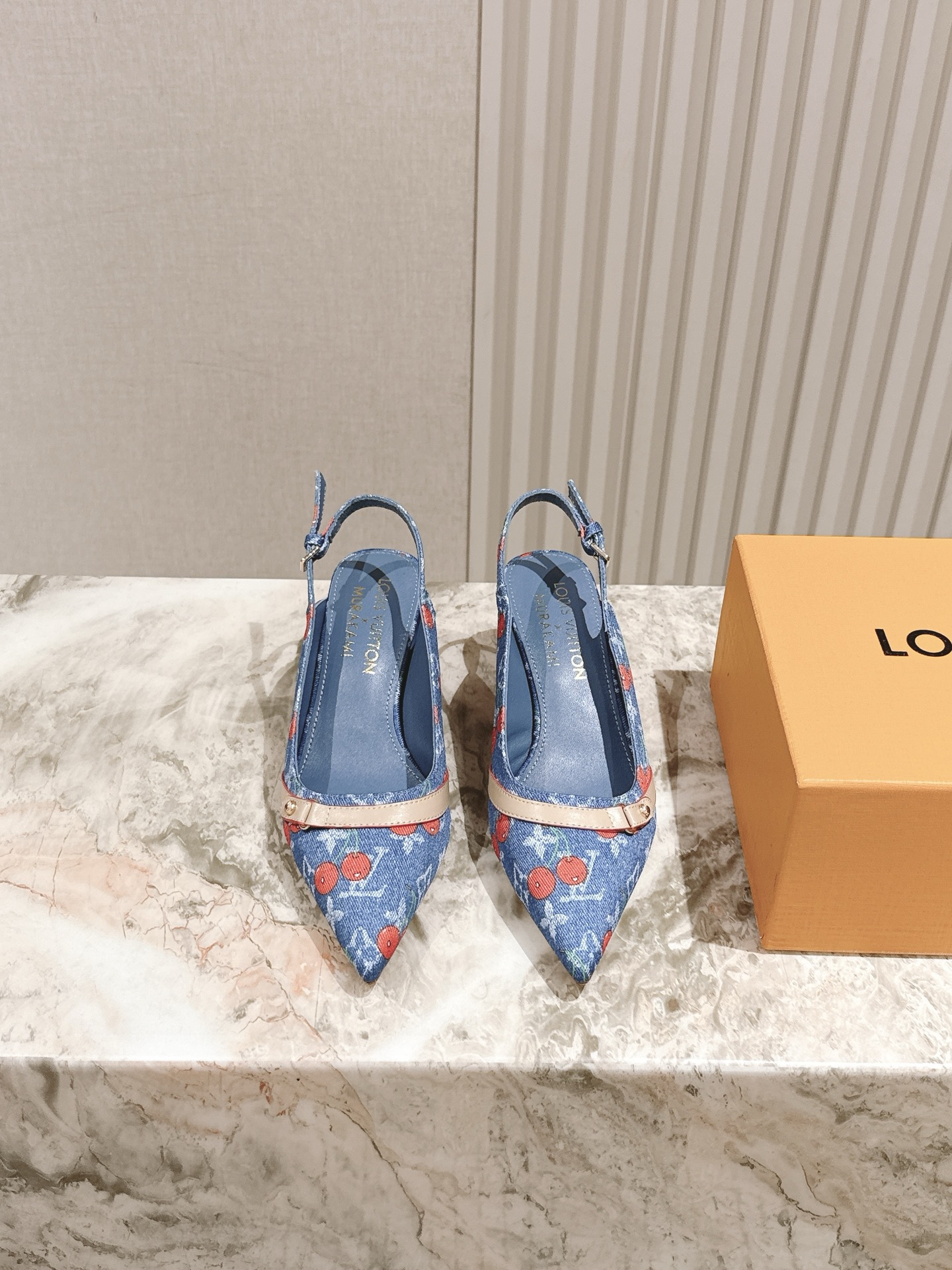 樱桃🍒跟  | ²⁰²5𝐬𝐬 🤍🤎
驴家早春新品🆕 new arrival～LV春夏玛丽珍鞋，也太出彩了