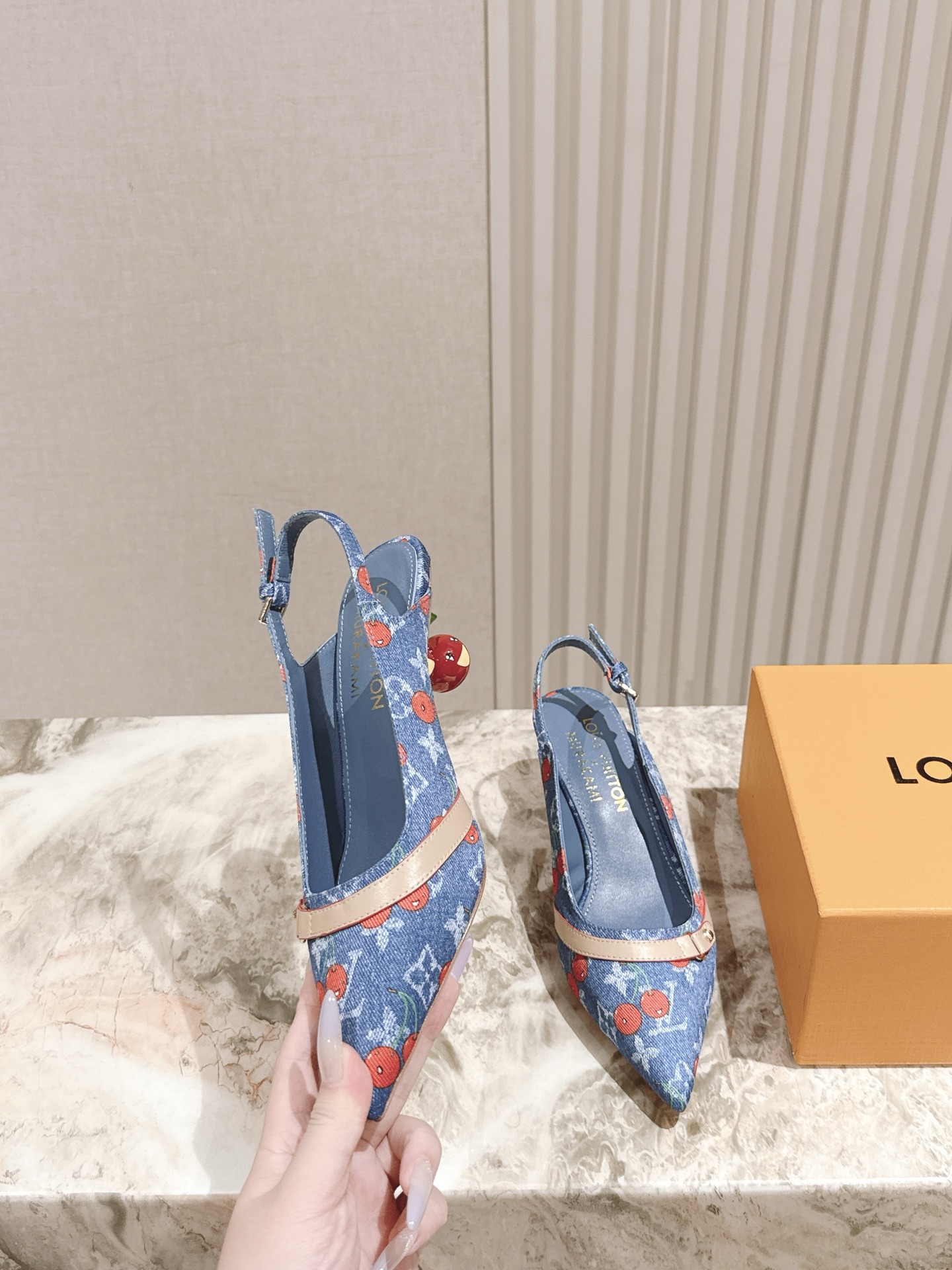 樱桃🍒跟  | ²⁰²5𝐬𝐬 🤍🤎
驴家早春新品🆕 new arrival～LV春夏玛丽珍鞋，也太出彩了