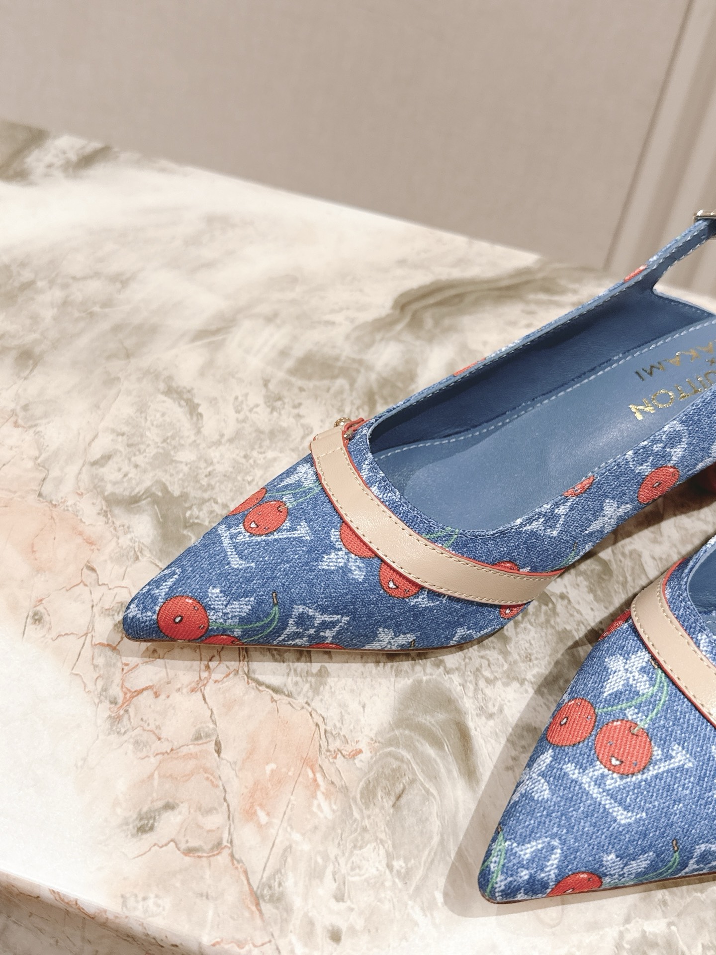 樱桃🍒跟  | ²⁰²5𝐬𝐬 🤍🤎
驴家早春新品🆕 new arrival～LV春夏玛丽珍鞋，也太出彩了