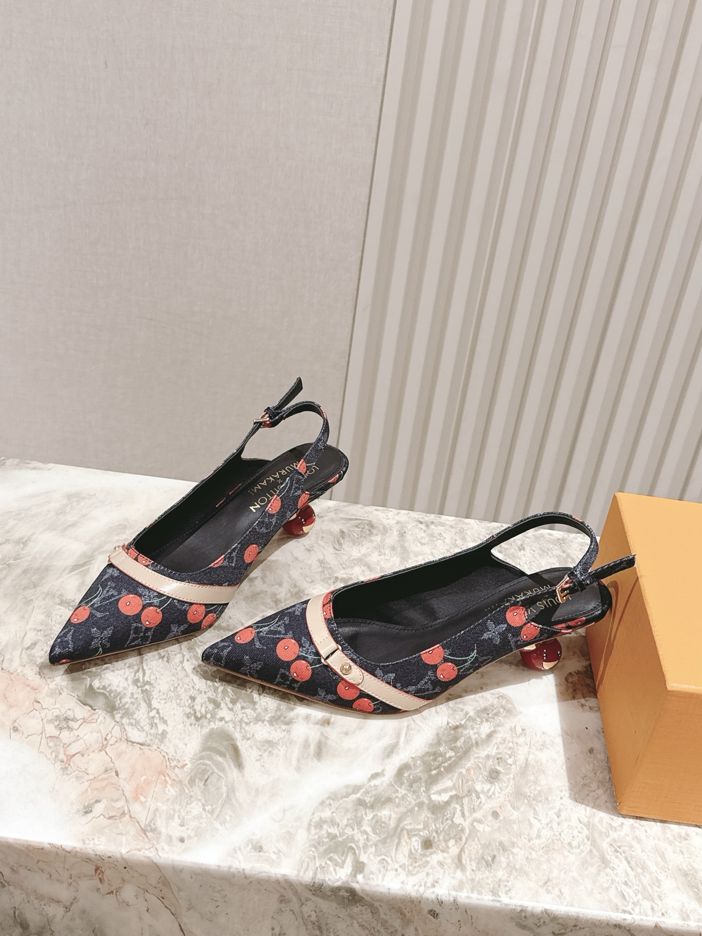 樱桃🍒跟  | ²⁰²5𝐬𝐬 🤍🤎
驴家早春新品🆕 new arrival～LV春夏玛丽珍鞋，也太出彩了
