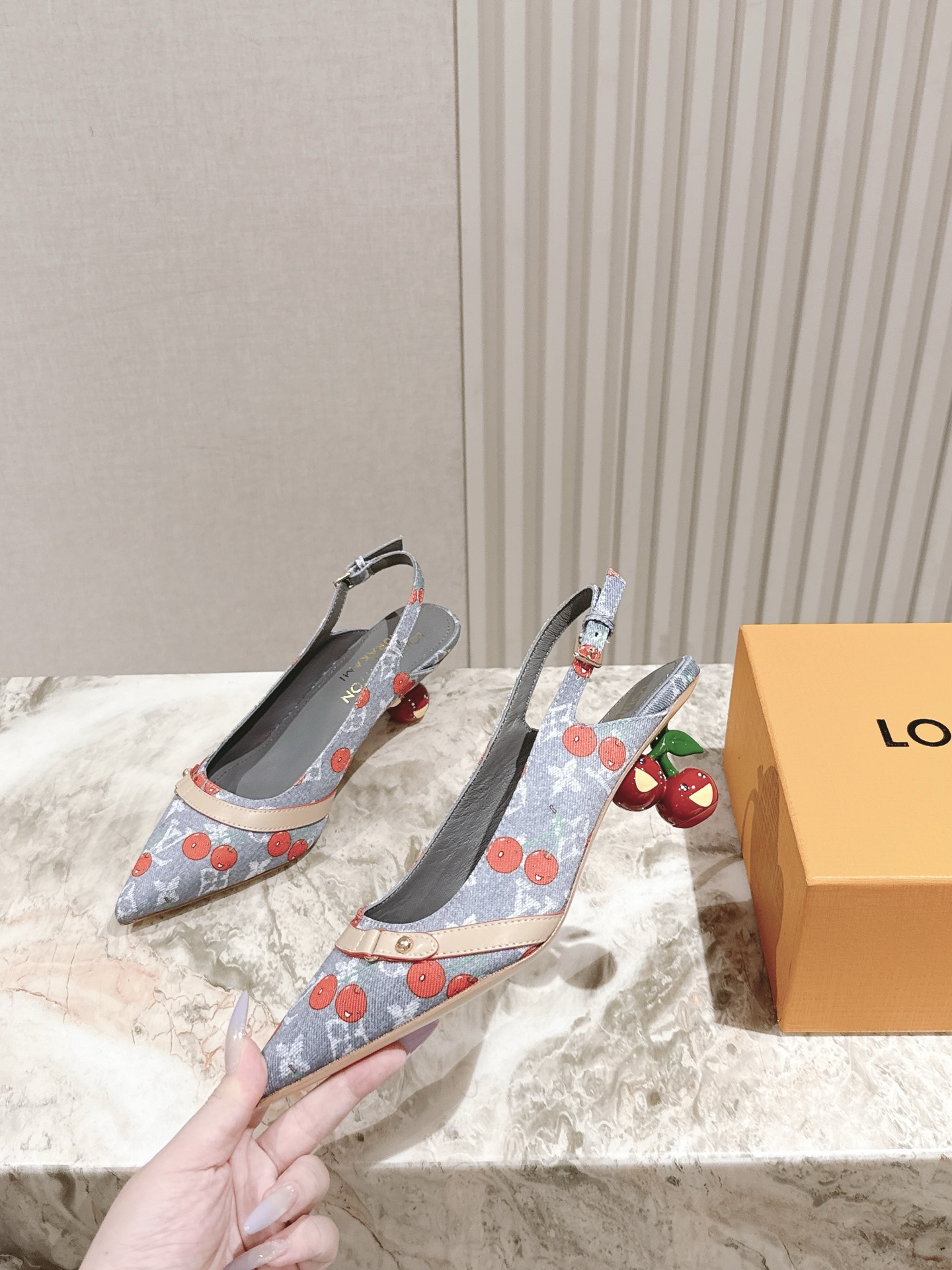 樱桃🍒跟  | ²⁰²5𝐬𝐬 🤍🤎
驴家早春新品🆕 new arrival～LV春夏玛丽珍鞋，也太出彩了
