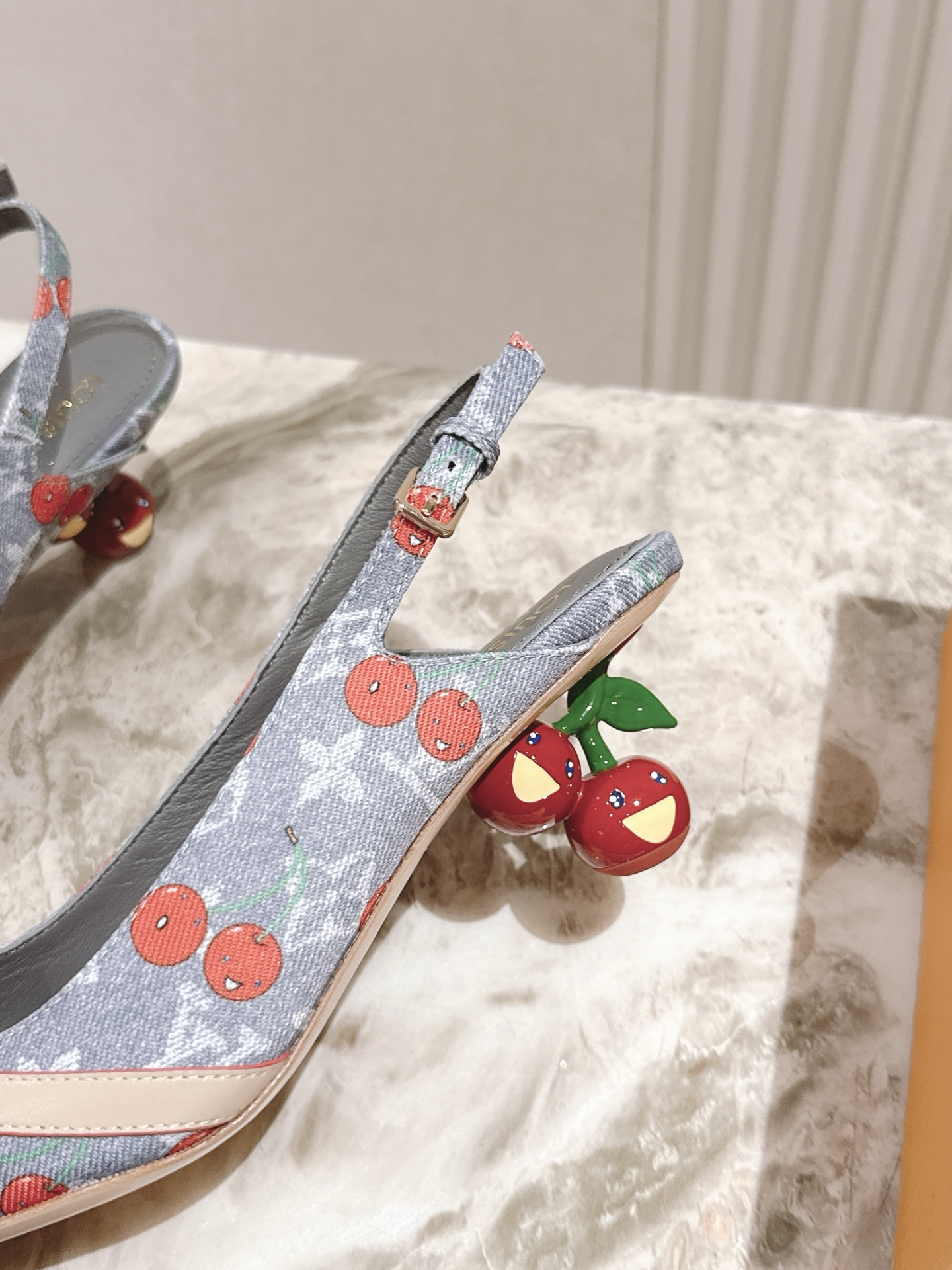 樱桃🍒跟  | ²⁰²5𝐬𝐬 🤍🤎
驴家早春新品🆕 new arrival～LV春夏玛丽珍鞋，也太出彩了