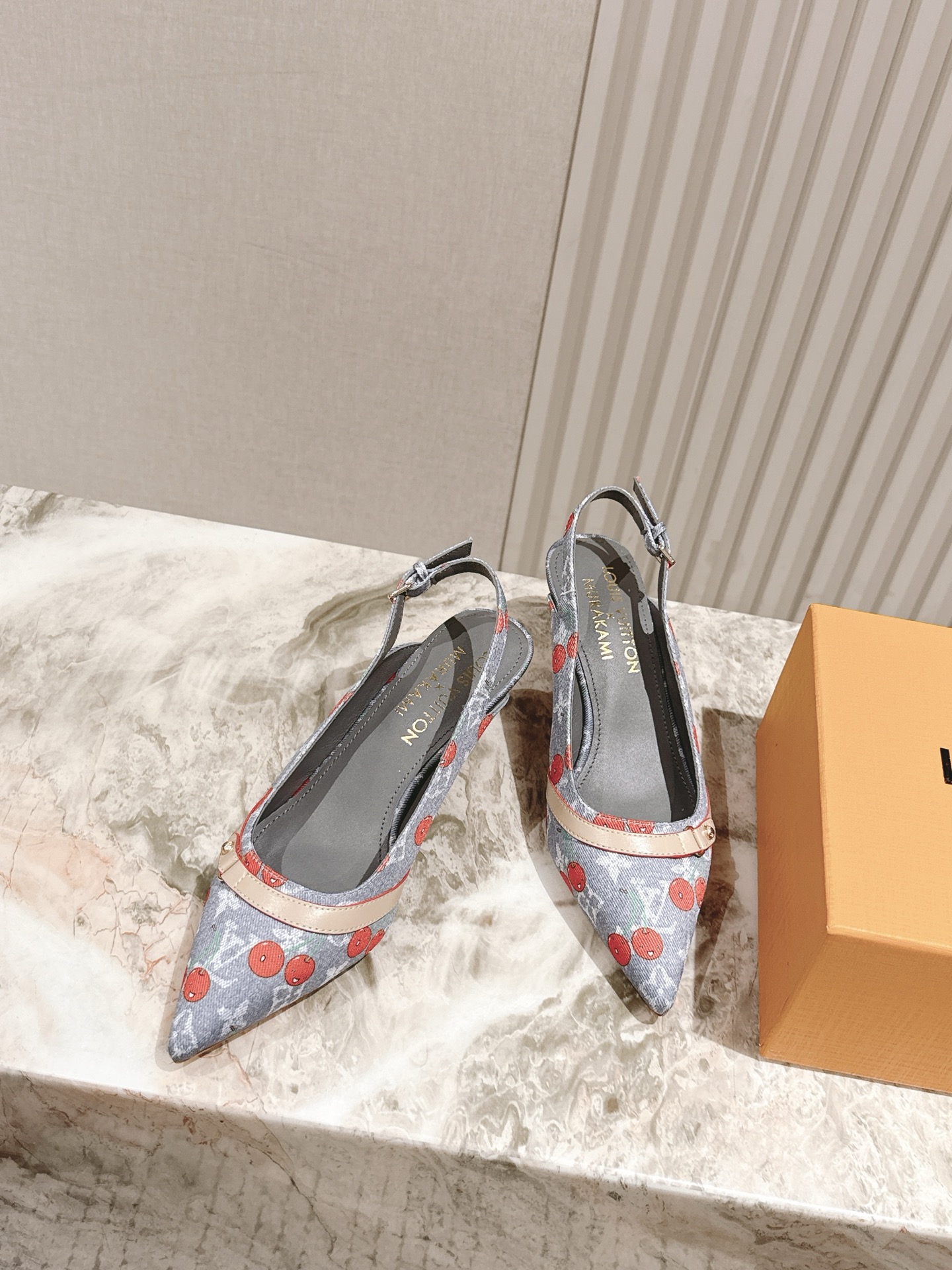 樱桃🍒跟  | ²⁰²5𝐬𝐬 🤍🤎
驴家早春新品🆕 new arrival～LV春夏玛丽珍鞋，也太出彩了