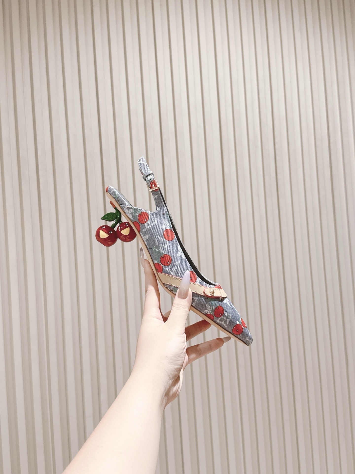 樱桃🍒跟  | ²⁰²5𝐬𝐬 🤍🤎
驴家早春新品🆕 new arrival～LV春夏玛丽珍鞋，也太出彩了