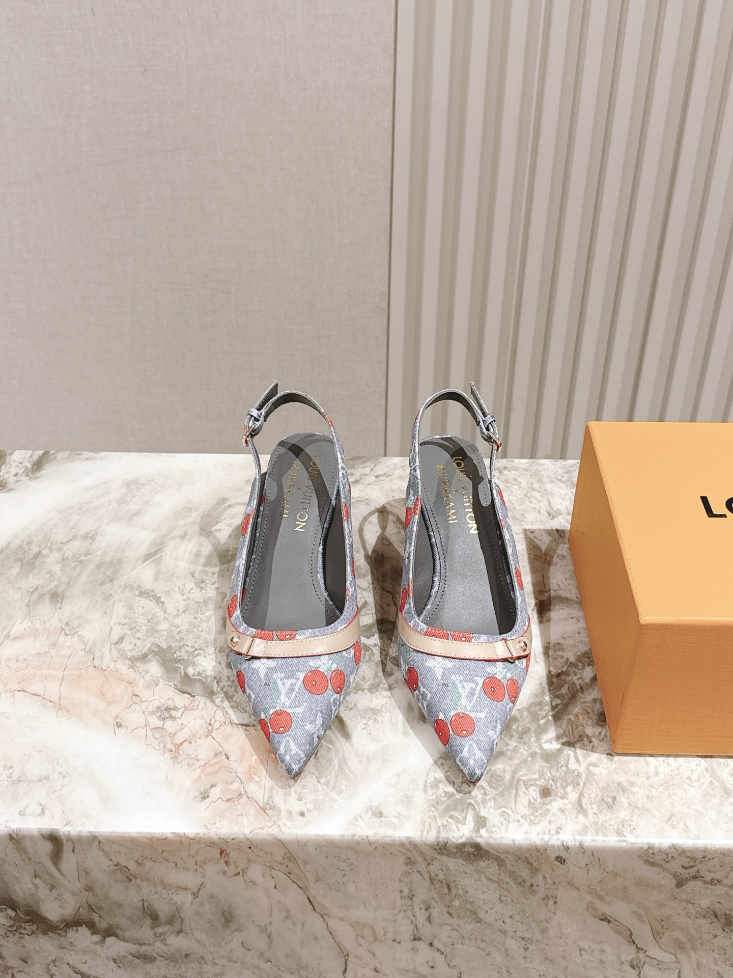 樱桃🍒跟  | ²⁰²5𝐬𝐬 🤍🤎
驴家早春新品🆕 new arrival～LV春夏玛丽珍鞋，也太出彩了