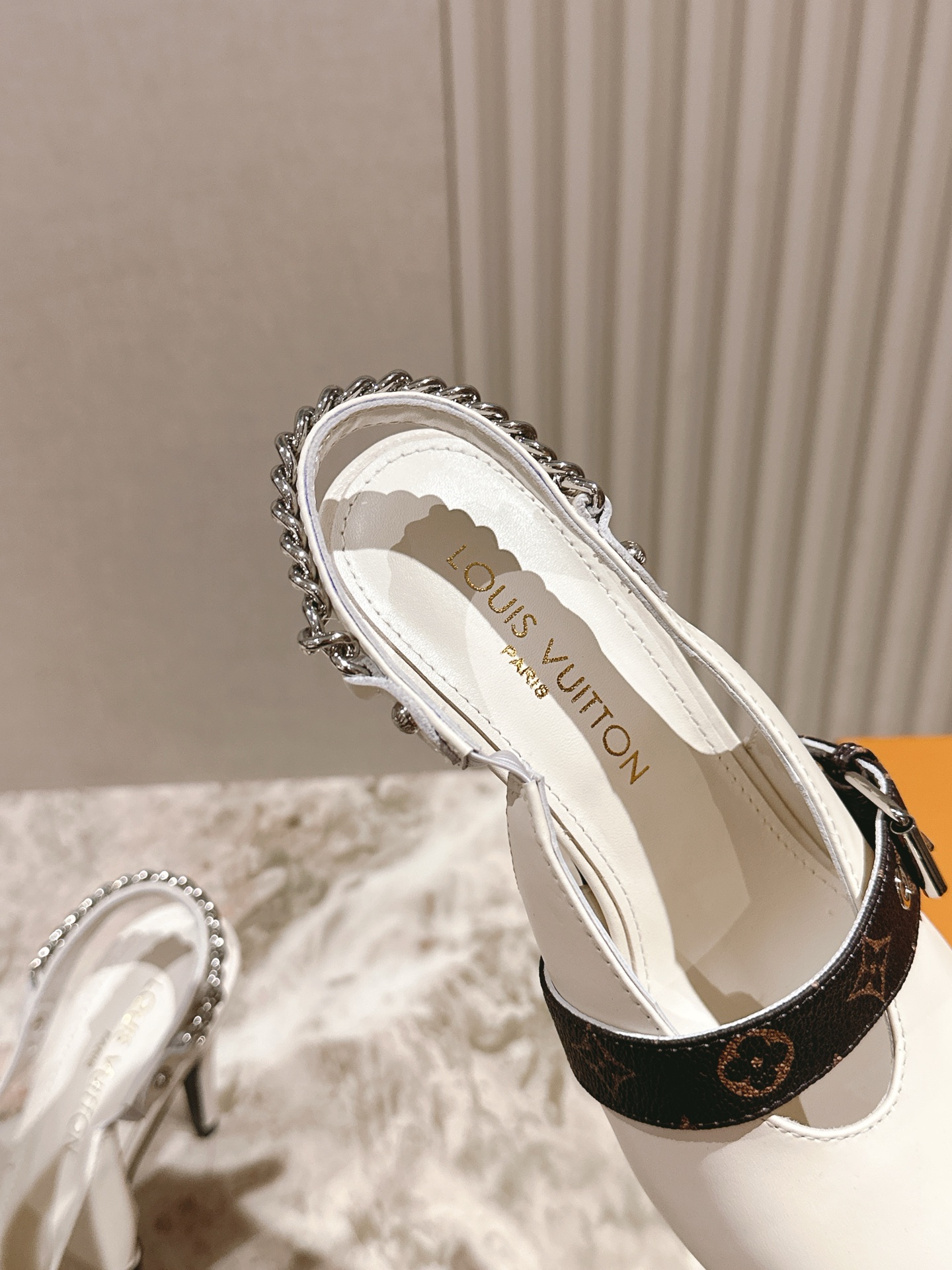   | ²⁰²5𝐬𝐬 🤍🤎
驴家早春新品🆕 new arrival～LV春夏玛丽珍鞋，也太出彩了！时尚性