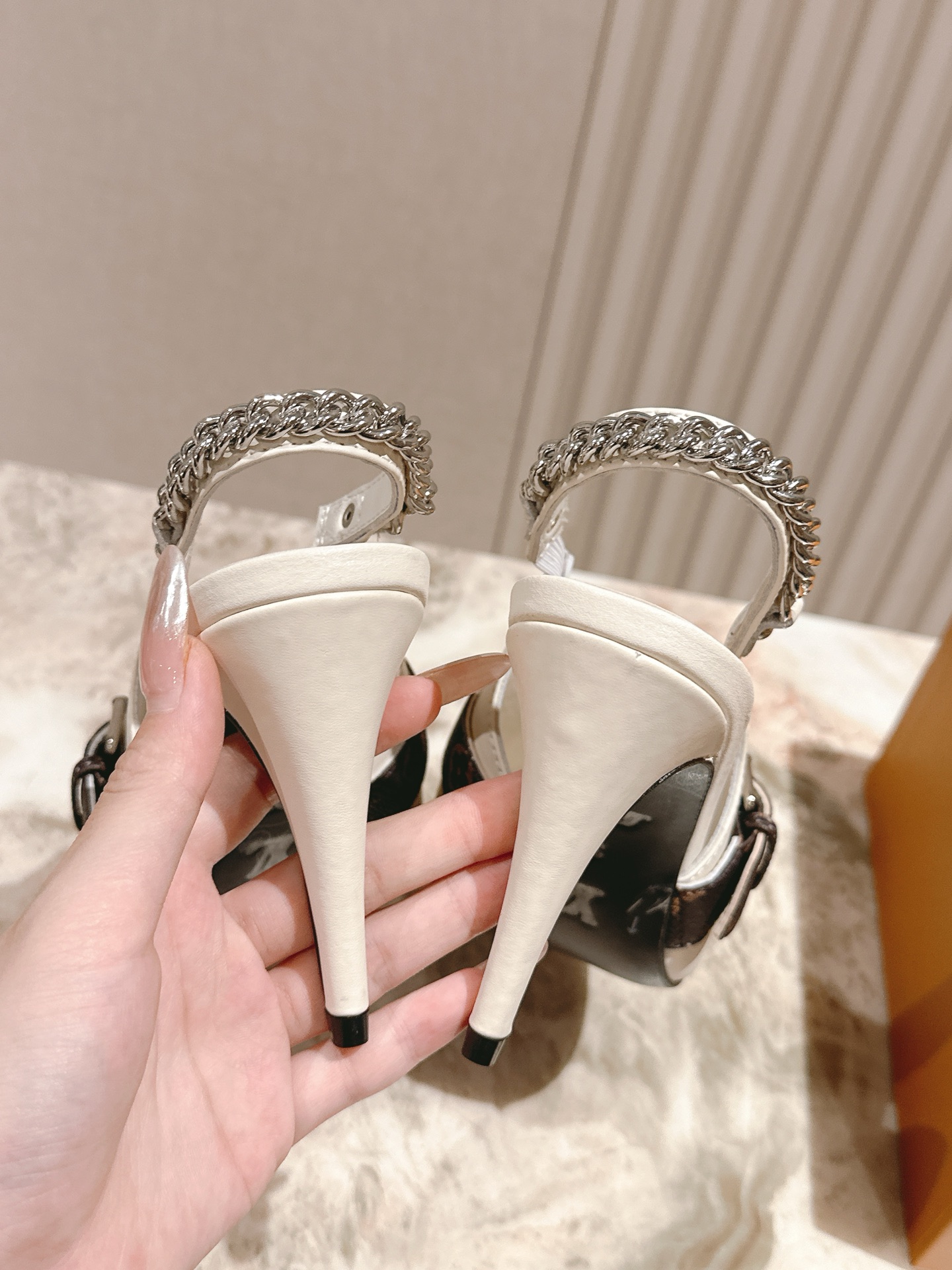   | ²⁰²5𝐬𝐬 🤍🤎
驴家早春新品🆕 new arrival～LV春夏玛丽珍鞋，也太出彩了！时尚性