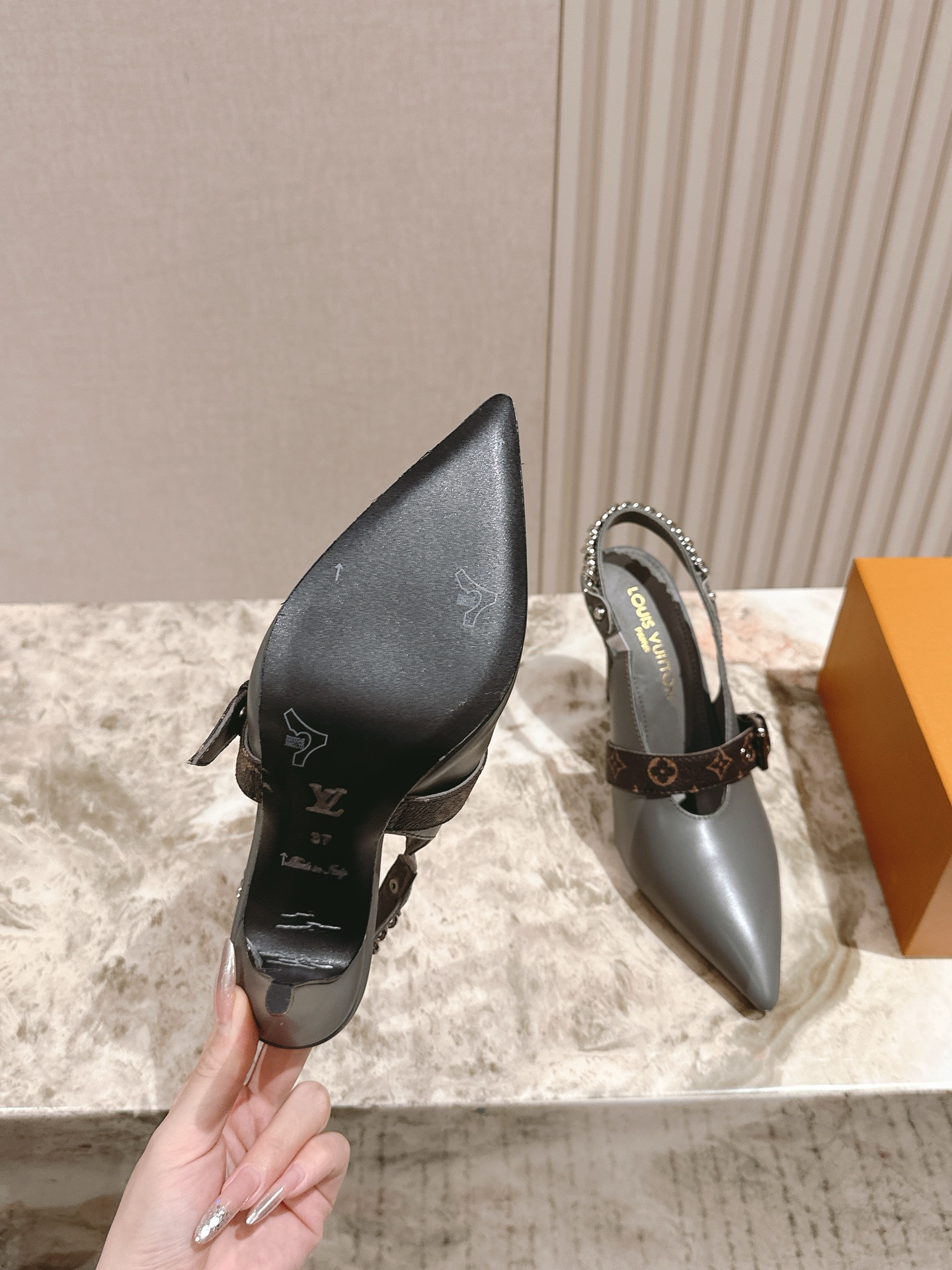   | ²⁰²5𝐬𝐬 🤍🤎
驴家早春新品🆕 new arrival～LV春夏玛丽珍鞋，也太出彩了！时尚性