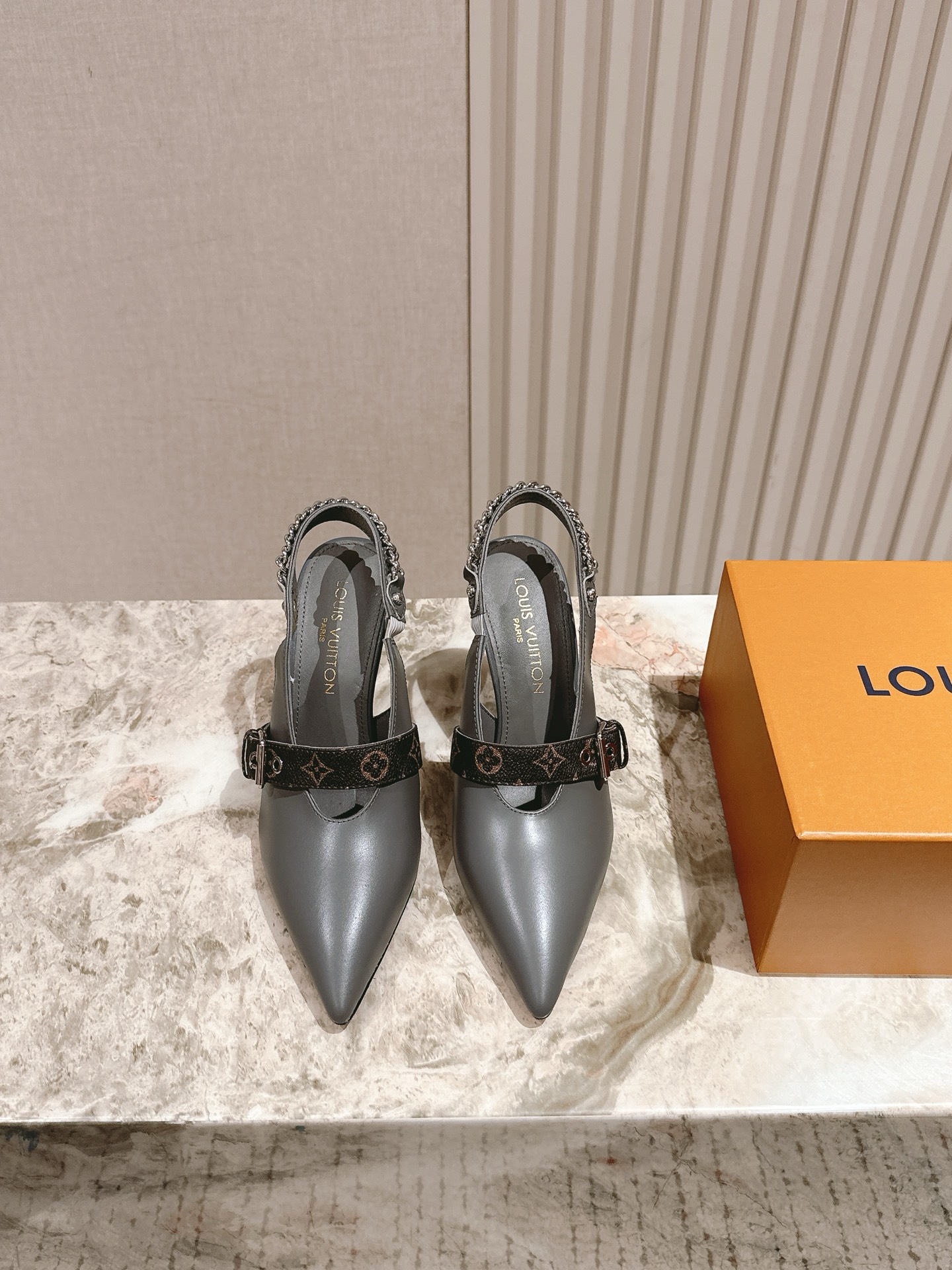   | ²⁰²5𝐬𝐬 🤍🤎
驴家早春新品🆕 new arrival～LV春夏玛丽珍鞋，也太出彩了！时尚性