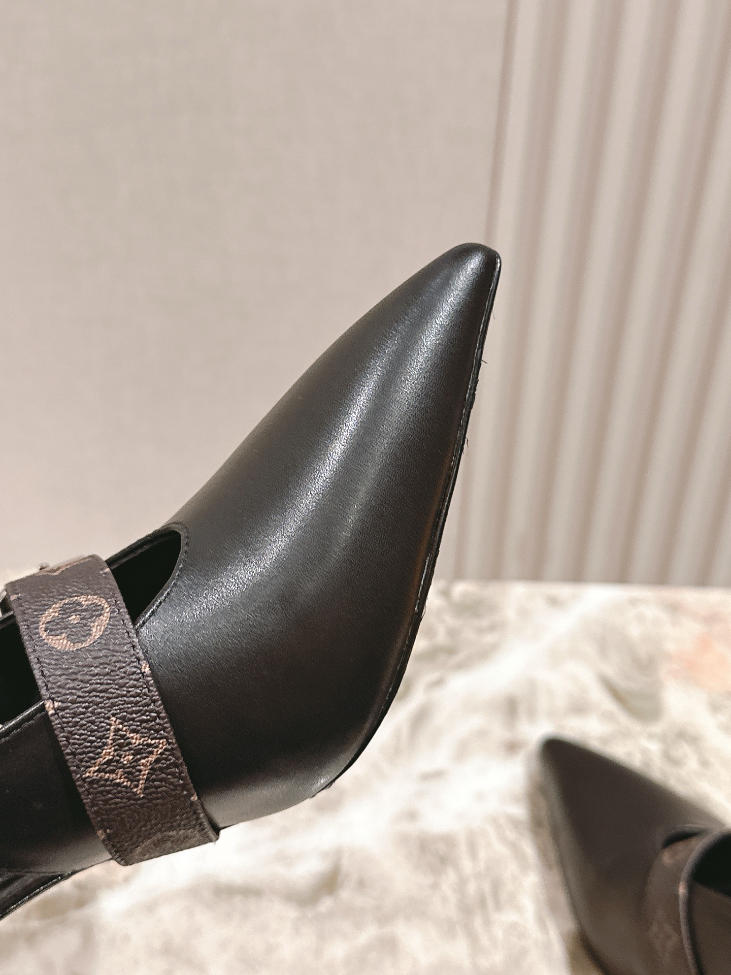   | ²⁰²5𝐬𝐬 🤍🤎
驴家早春新品🆕 new arrival～LV春夏玛丽珍鞋，也太出彩了！时尚性