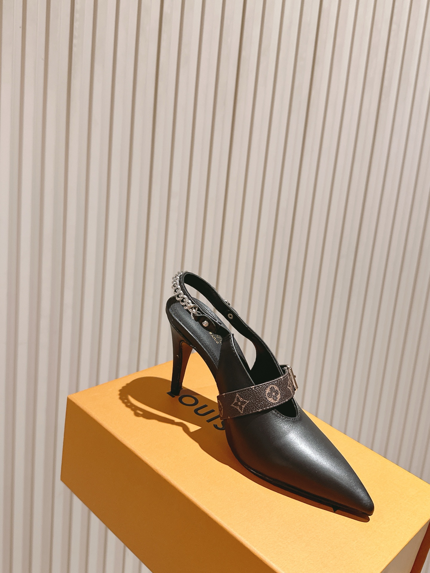   | ²⁰²5𝐬𝐬 🤍🤎
驴家早春新品🆕 new arrival～LV春夏玛丽珍鞋，也太出彩了！时尚性