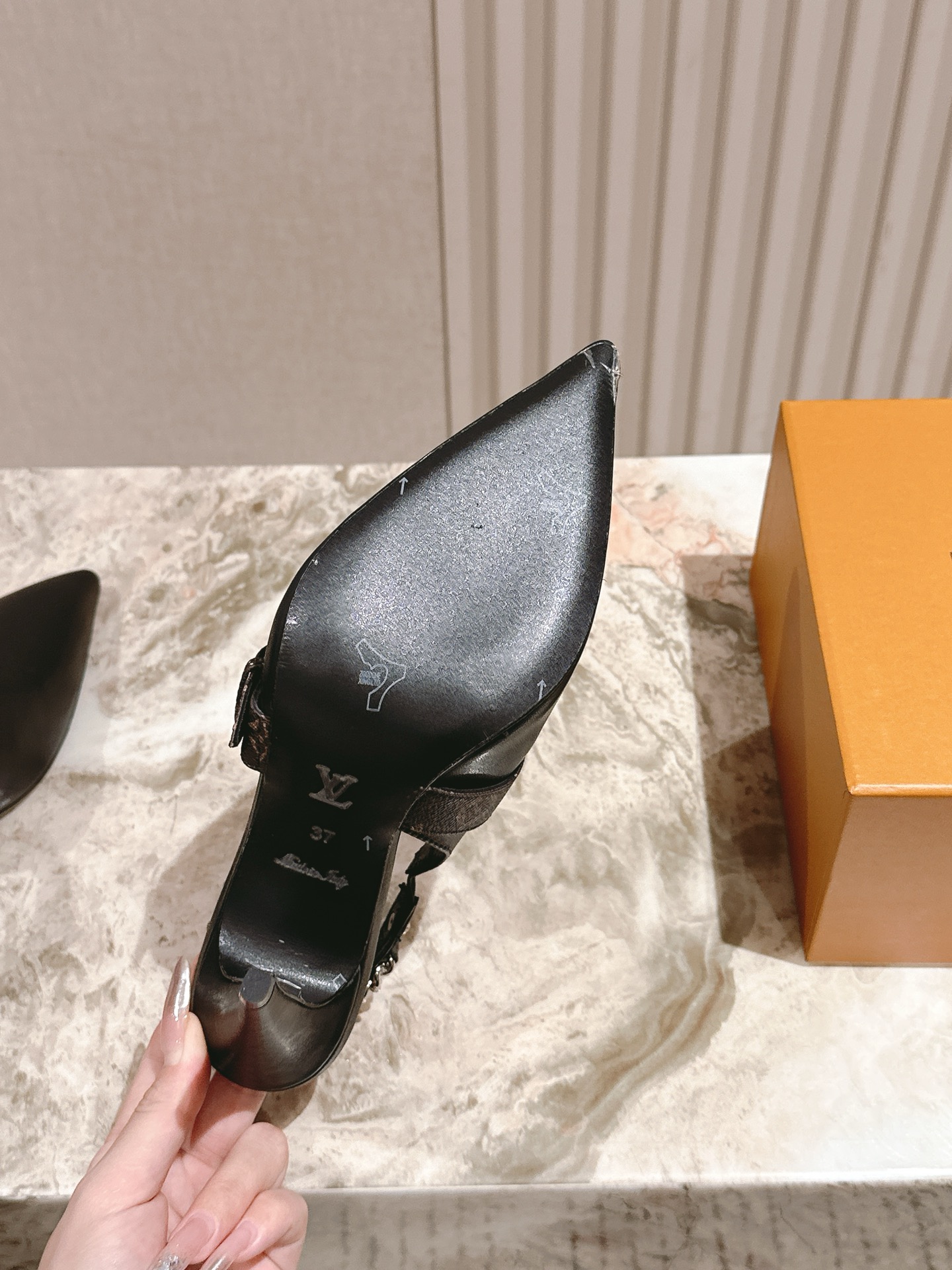   | ²⁰²5𝐬𝐬 🤍🤎
驴家早春新品🆕 new arrival～LV春夏玛丽珍鞋，也太出彩了！时尚性