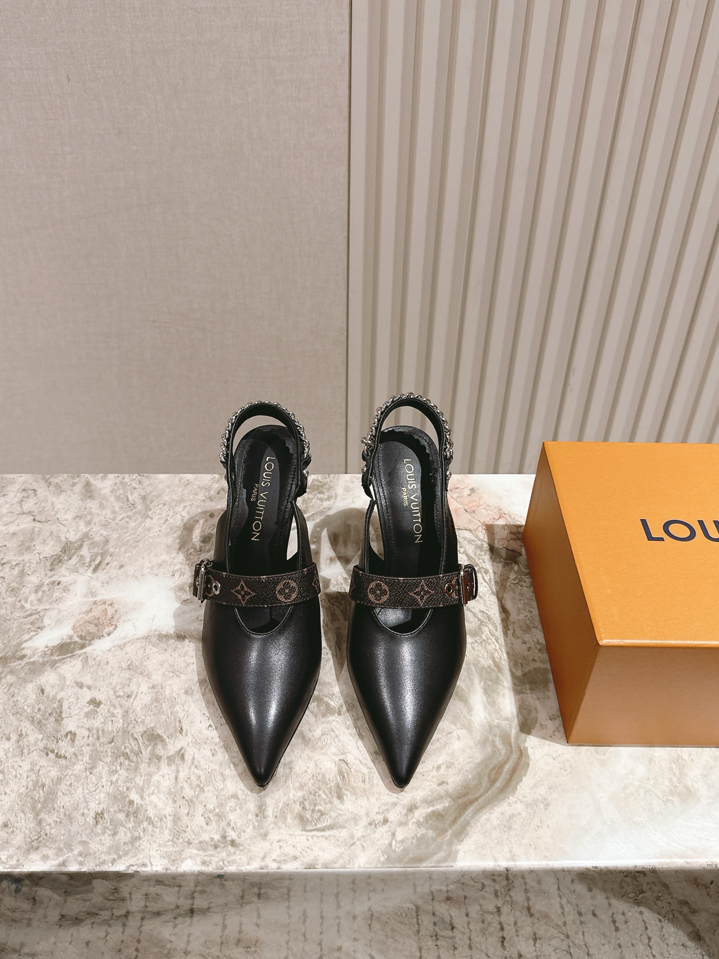   | ²⁰²5𝐬𝐬 🤍🤎
驴家早春新品🆕 new arrival～LV春夏玛丽珍鞋，也太出彩了！时尚性