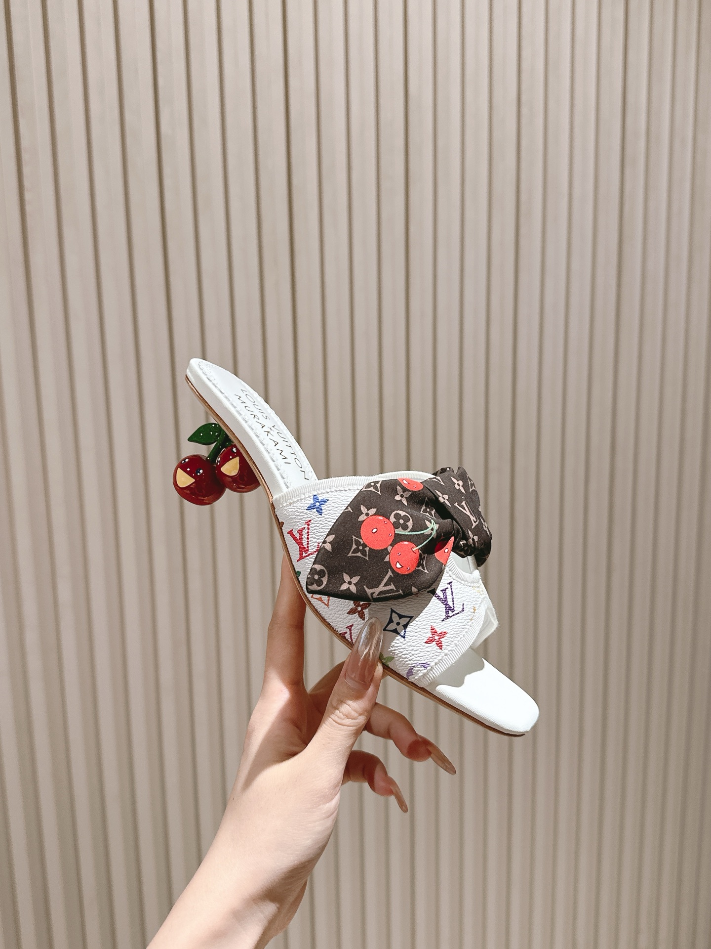 樱桃🍒跟  | ²⁰²5𝐬𝐬 🤍🤎
驴家早春新品🆕 new arrival～LV春夏玛丽珍鞋，也太出彩了