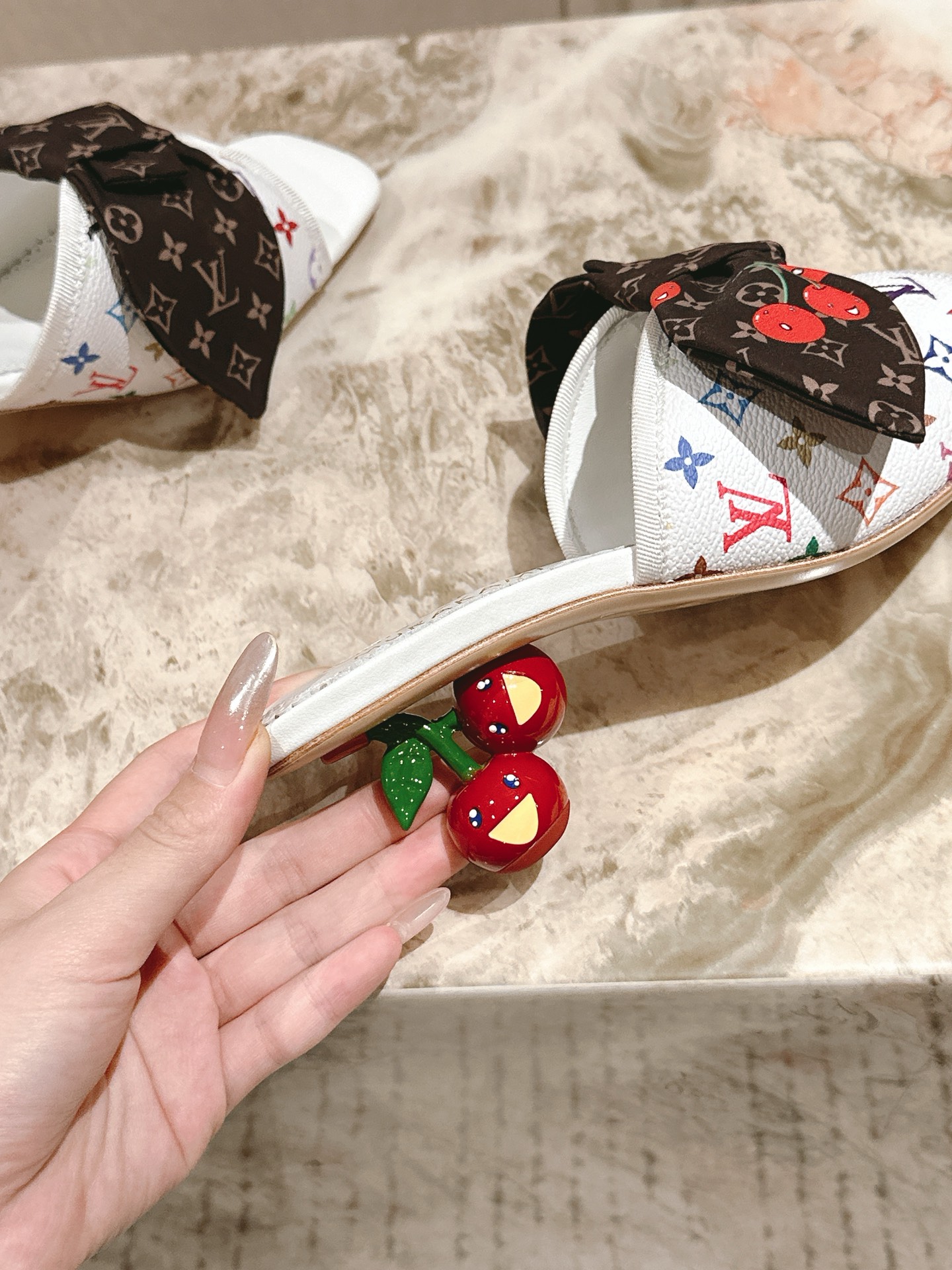 樱桃🍒跟  | ²⁰²5𝐬𝐬 🤍🤎
驴家早春新品🆕 new arrival～LV春夏玛丽珍鞋，也太出彩了