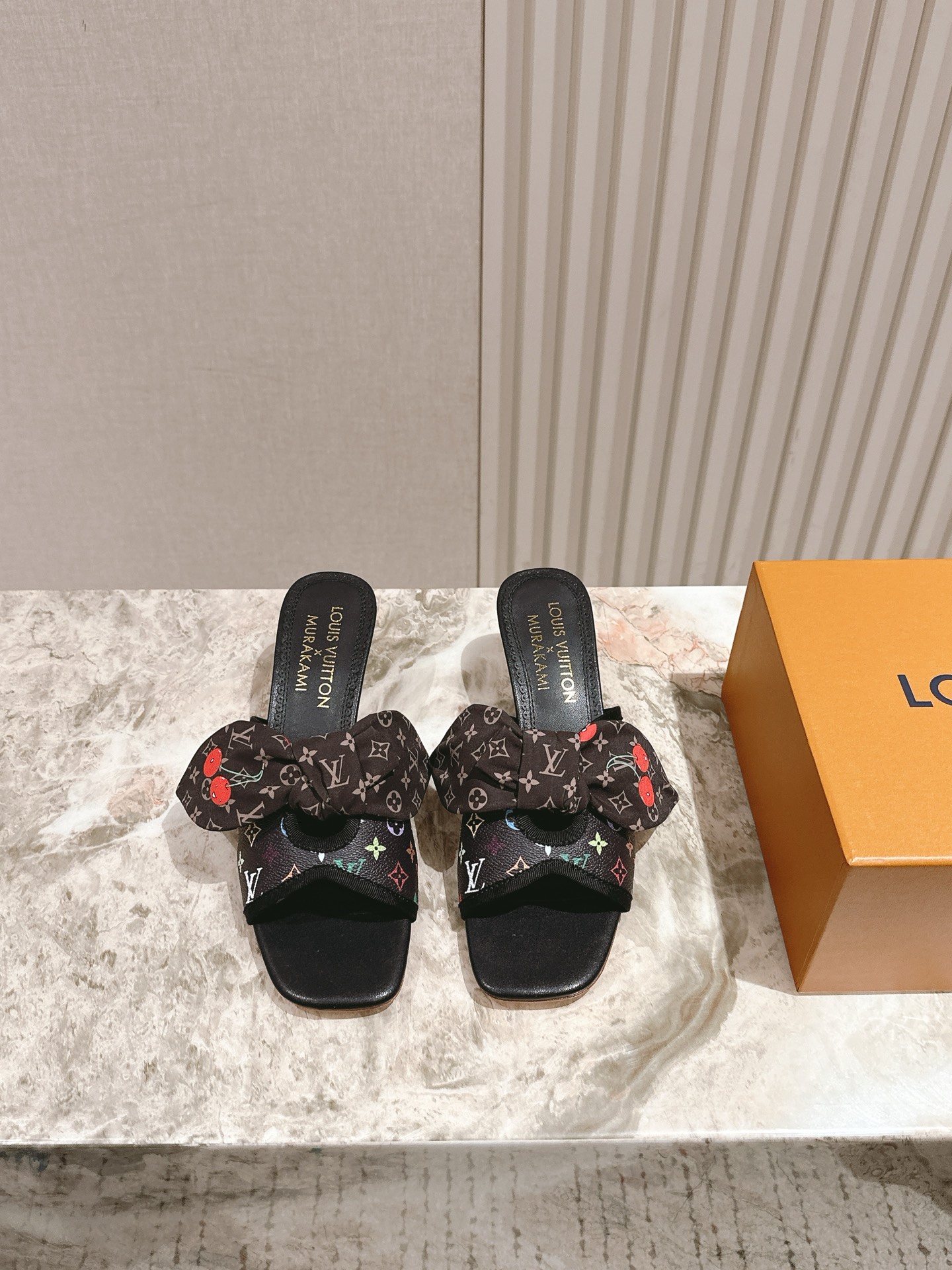 樱桃🍒跟  | ²⁰²5𝐬𝐬 🤍🤎
驴家早春新品🆕 new arrival～LV春夏玛丽珍鞋，也太出彩了