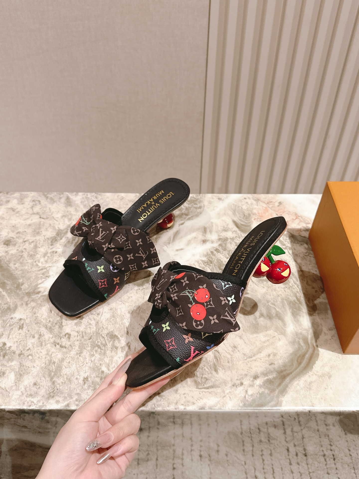 樱桃🍒跟  | ²⁰²5𝐬𝐬 🤍🤎
驴家早春新品🆕 new arrival～LV春夏玛丽珍鞋，也太出彩了