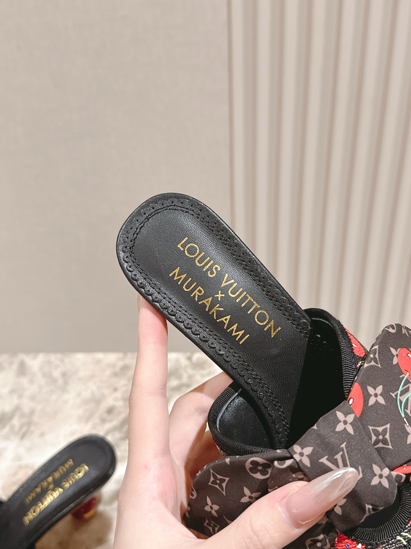 樱桃🍒跟  | ²⁰²5𝐬𝐬 🤍🤎
驴家早春新品🆕 new arrival～LV春夏玛丽珍鞋，也太出彩了