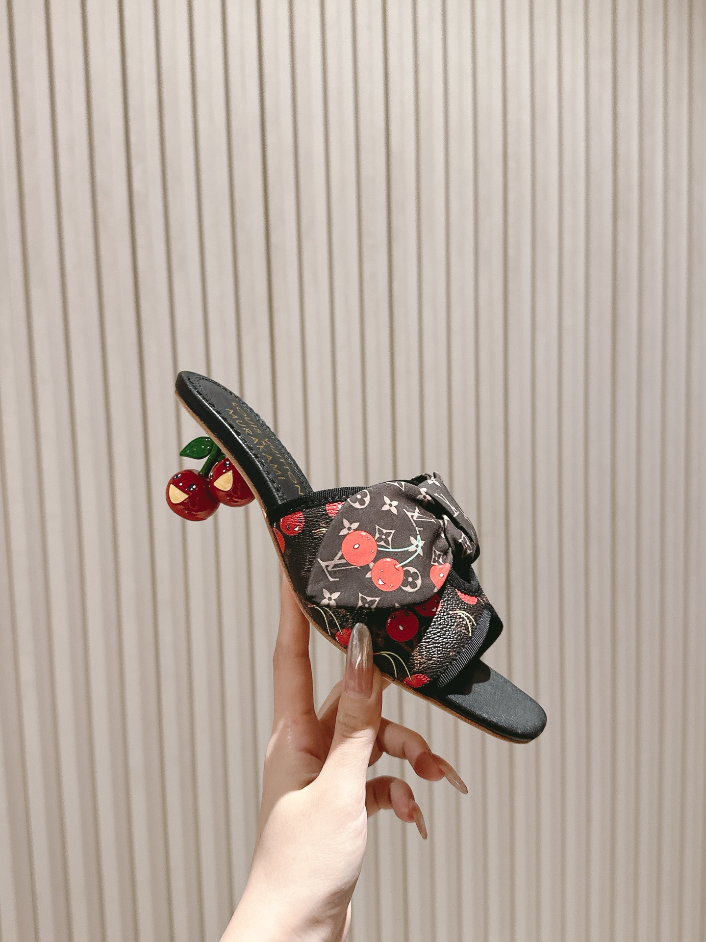 樱桃🍒跟  | ²⁰²5𝐬𝐬 🤍🤎
驴家早春新品🆕 new arrival～LV春夏玛丽珍鞋，也太出彩了