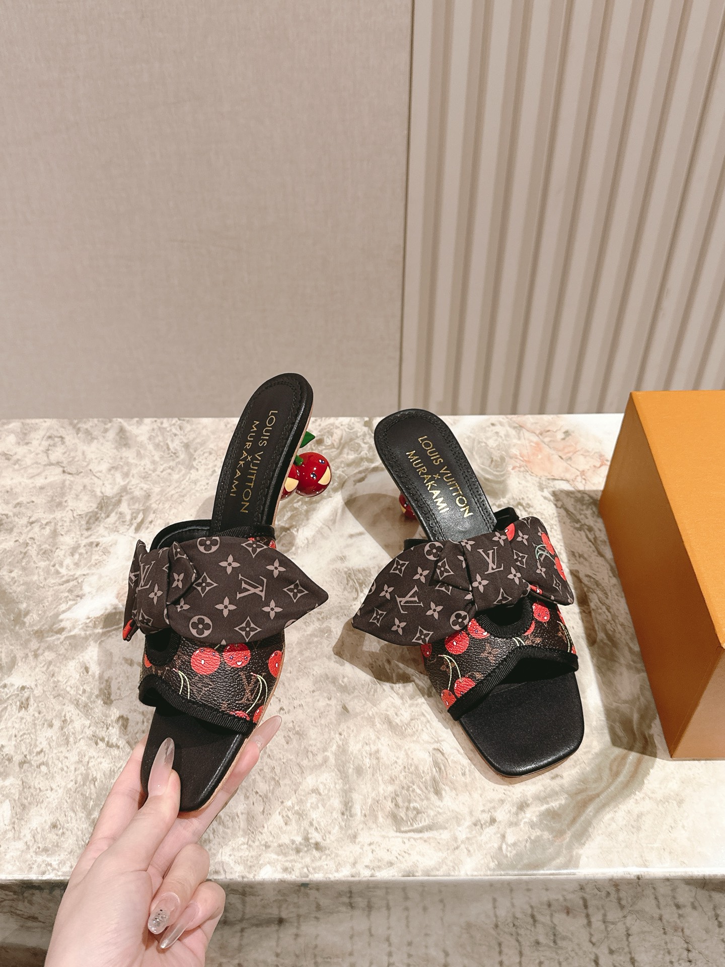 樱桃🍒跟  | ²⁰²5𝐬𝐬 🤍🤎
驴家早春新品🆕 new arrival～LV春夏玛丽珍鞋，也太出彩了