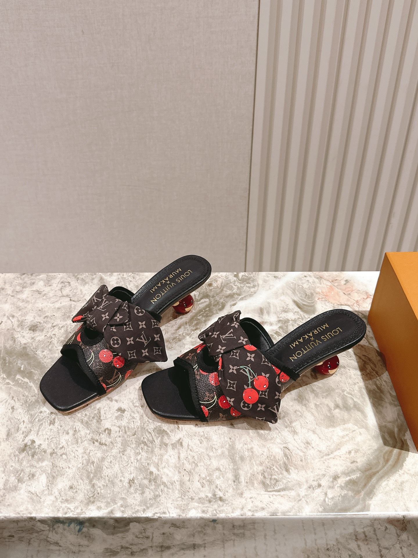 樱桃🍒跟  | ²⁰²5𝐬𝐬 🤍🤎
驴家早春新品🆕 new arrival～LV春夏玛丽珍鞋，也太出彩了