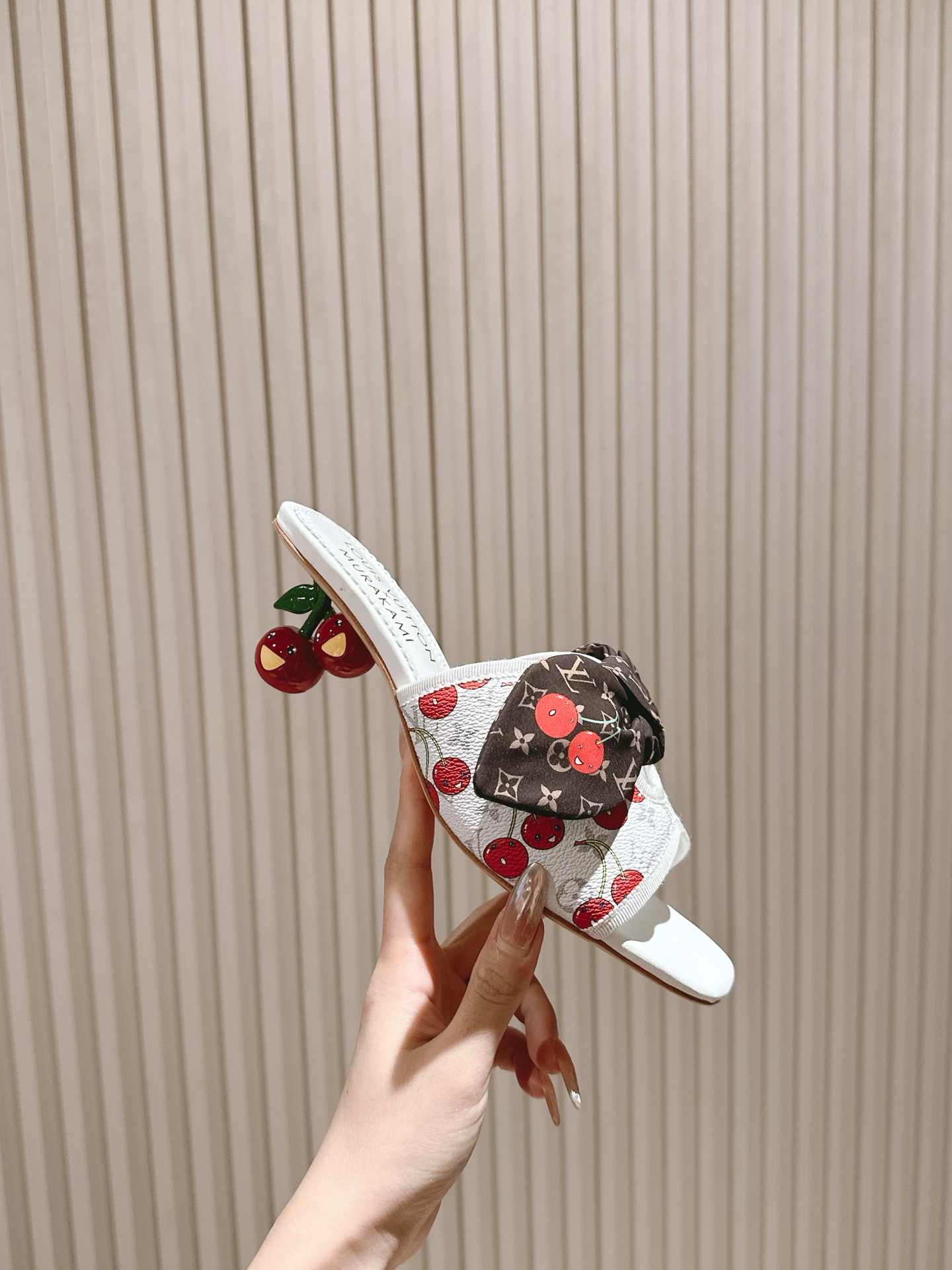 樱桃🍒跟  | ²⁰²5𝐬𝐬 🤍🤎
驴家早春新品🆕 new arrival～LV春夏玛丽珍鞋，也太出彩了