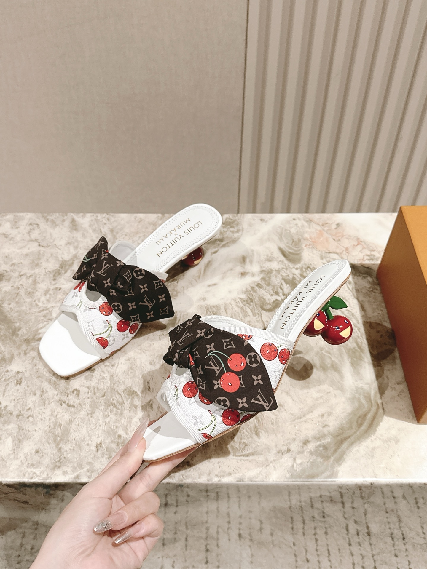 樱桃🍒跟  | ²⁰²5𝐬𝐬 🤍🤎
驴家早春新品🆕 new arrival～LV春夏玛丽珍鞋，也太出彩了