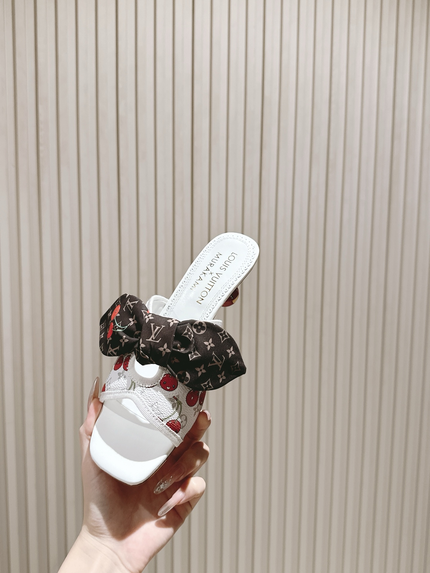 樱桃🍒跟  | ²⁰²5𝐬𝐬 🤍🤎
驴家早春新品🆕 new arrival～LV春夏玛丽珍鞋，也太出彩了