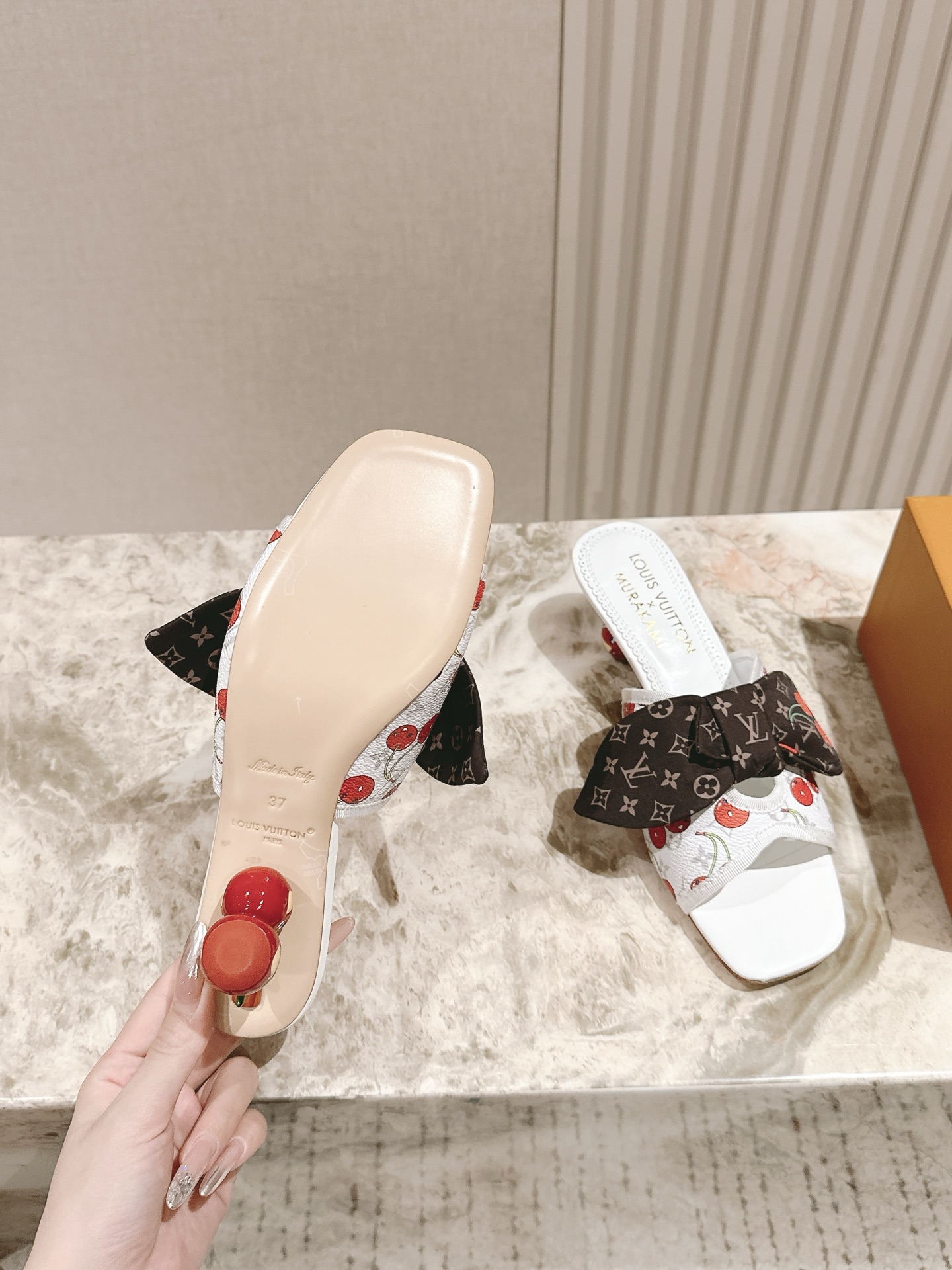 樱桃🍒跟  | ²⁰²5𝐬𝐬 🤍🤎
驴家早春新品🆕 new arrival～LV春夏玛丽珍鞋，也太出彩了