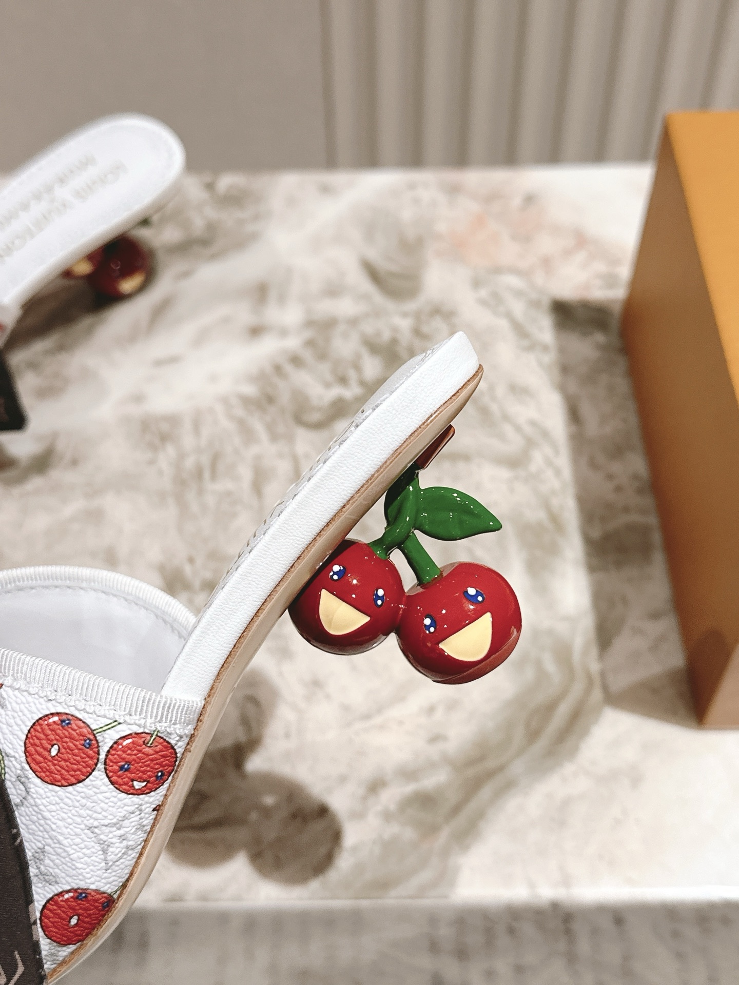 樱桃🍒跟  | ²⁰²5𝐬𝐬 🤍🤎
驴家早春新品🆕 new arrival～LV春夏玛丽珍鞋，也太出彩了