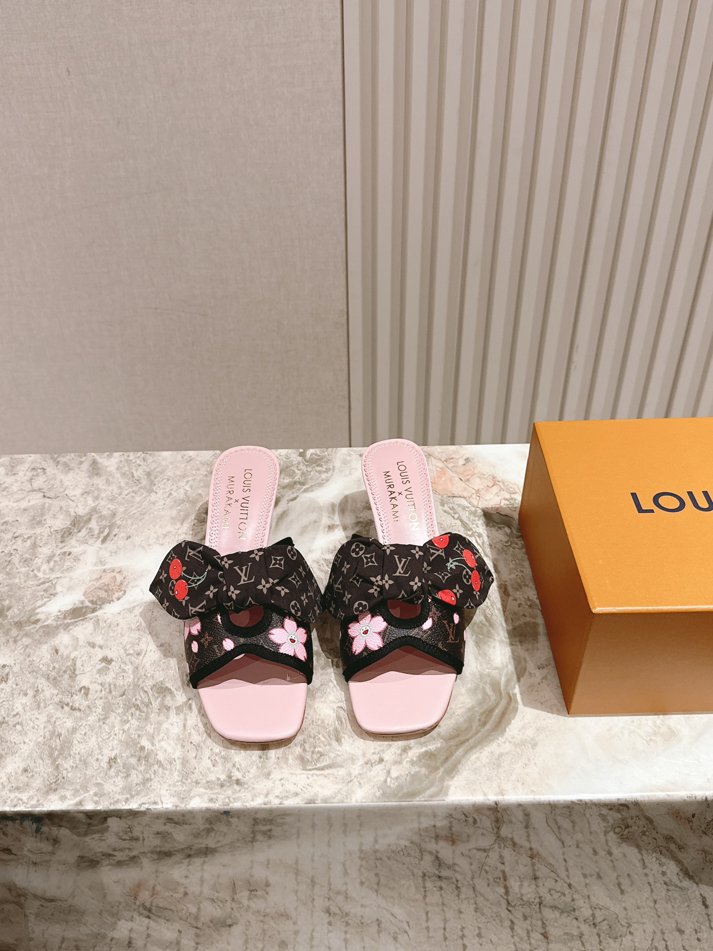 樱桃🍒跟  | ²⁰²5𝐬𝐬 🤍🤎
驴家早春新品🆕 new arrival～LV春夏玛丽珍鞋，也太出彩了