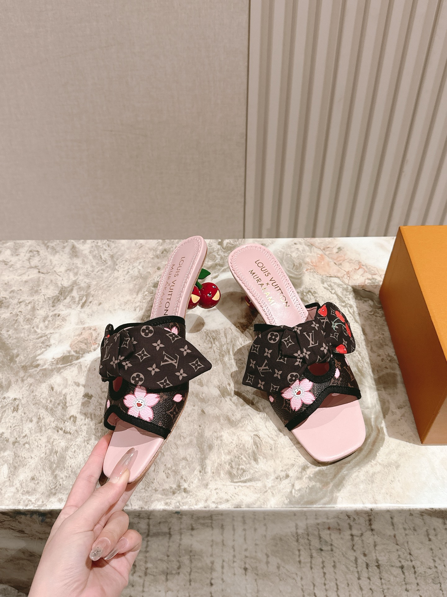 樱桃🍒跟  | ²⁰²5𝐬𝐬 🤍🤎
驴家早春新品🆕 new arrival～LV春夏玛丽珍鞋，也太出彩了