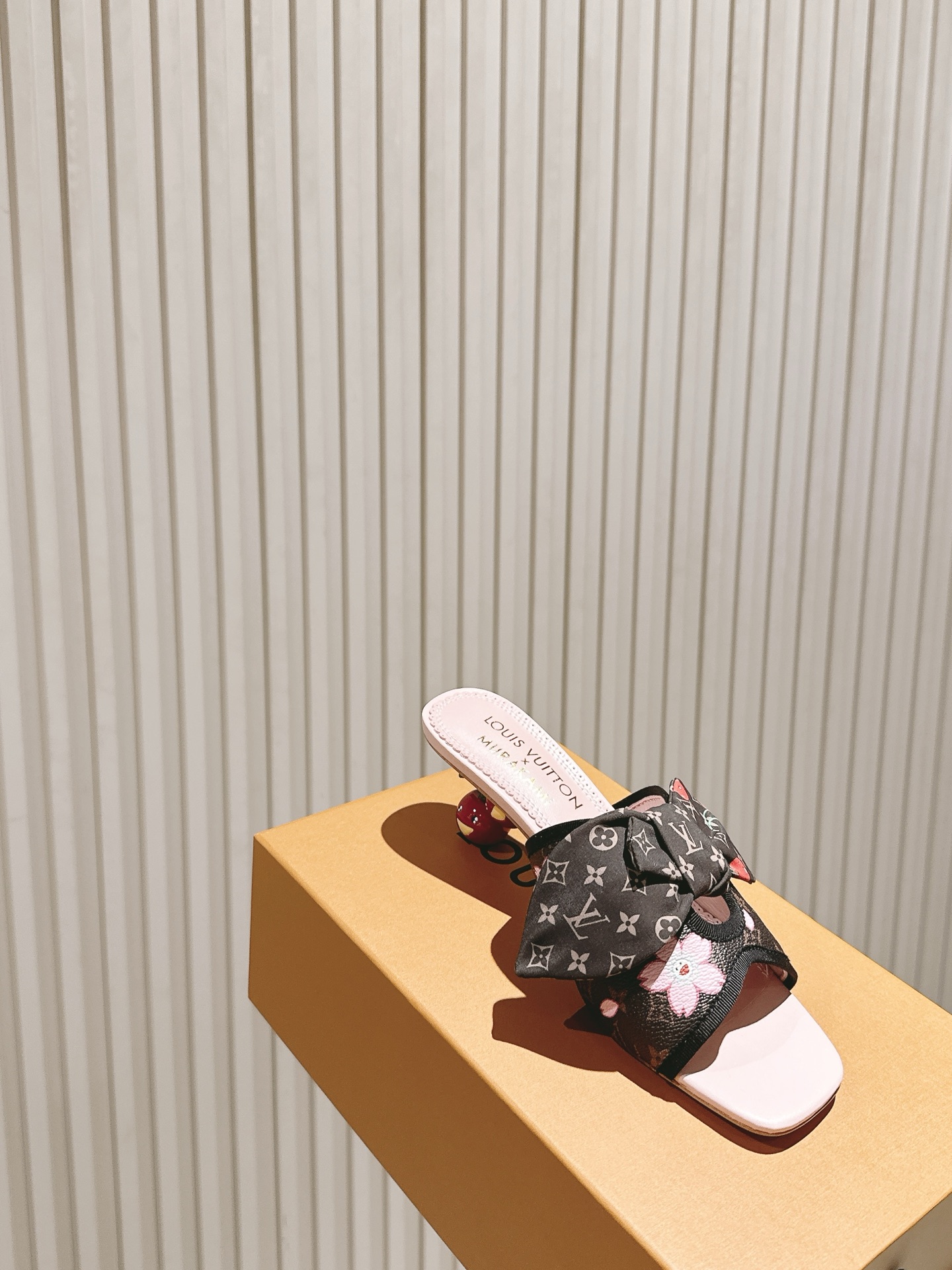 樱桃🍒跟  | ²⁰²5𝐬𝐬 🤍🤎
驴家早春新品🆕 new arrival～LV春夏玛丽珍鞋，也太出彩了