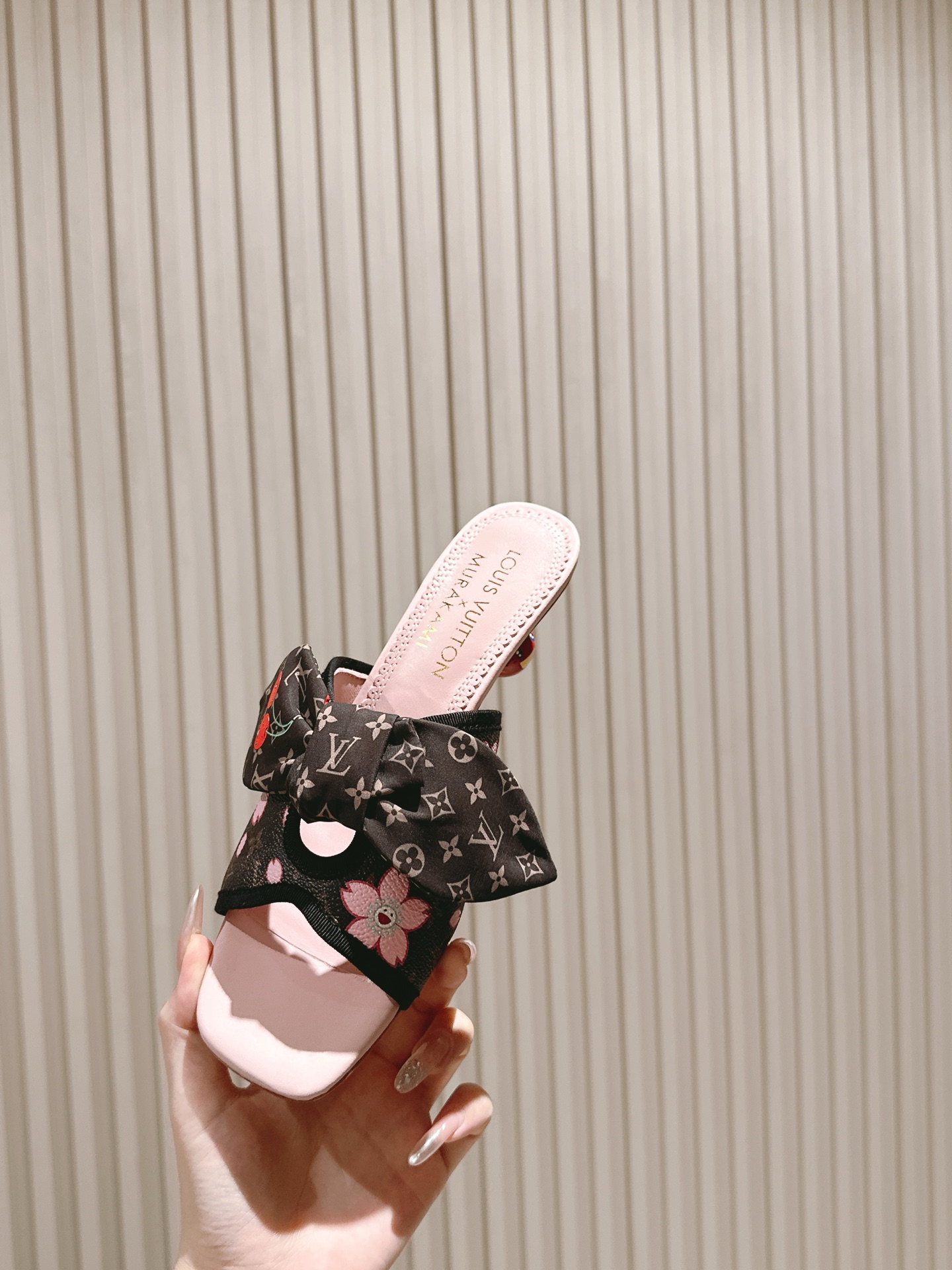 樱桃🍒跟  | ²⁰²5𝐬𝐬 🤍🤎
驴家早春新品🆕 new arrival～LV春夏玛丽珍鞋，也太出彩了