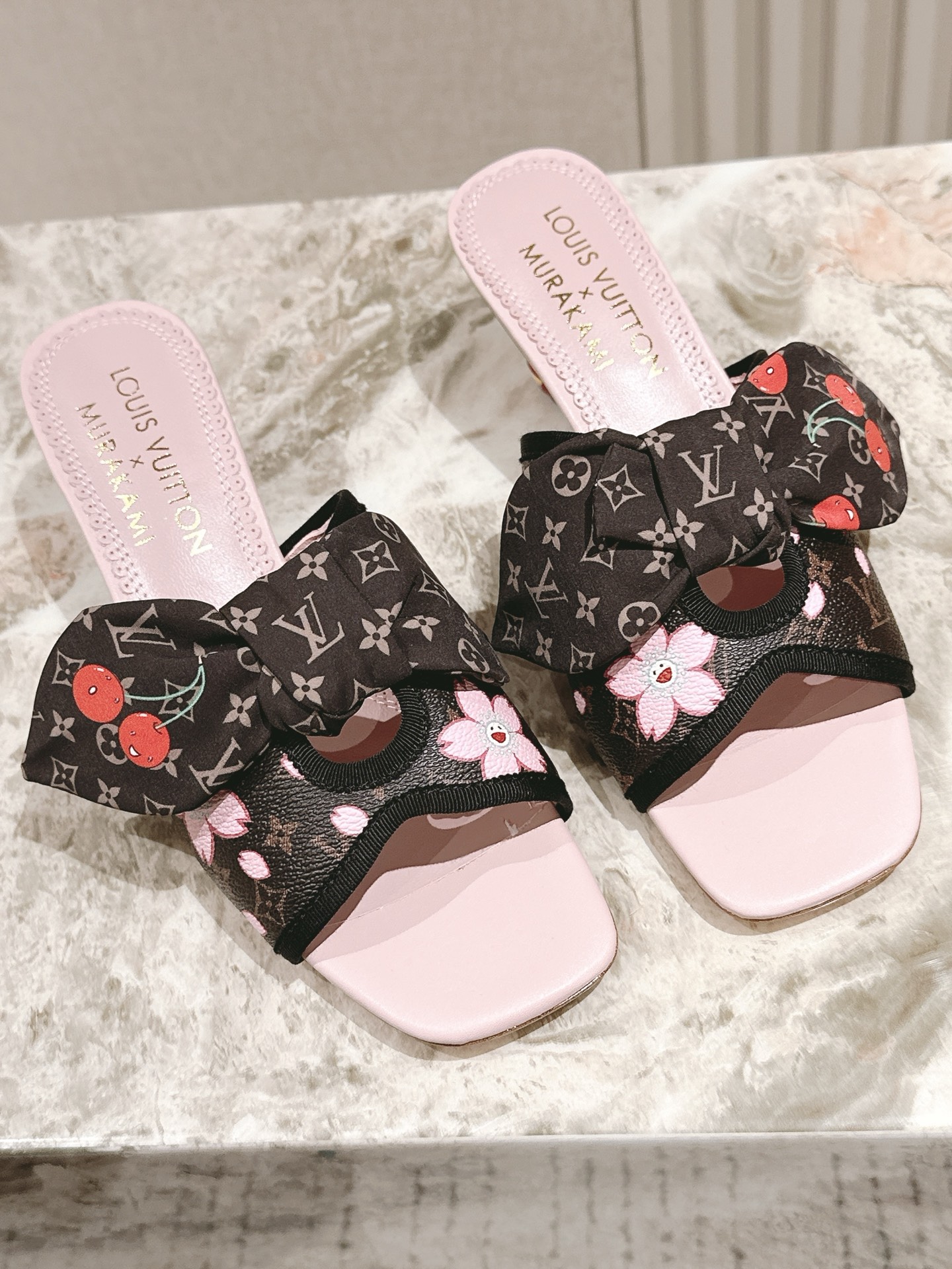 樱桃🍒跟  | ²⁰²5𝐬𝐬 🤍🤎
驴家早春新品🆕 new arrival～LV春夏玛丽珍鞋，也太出彩了