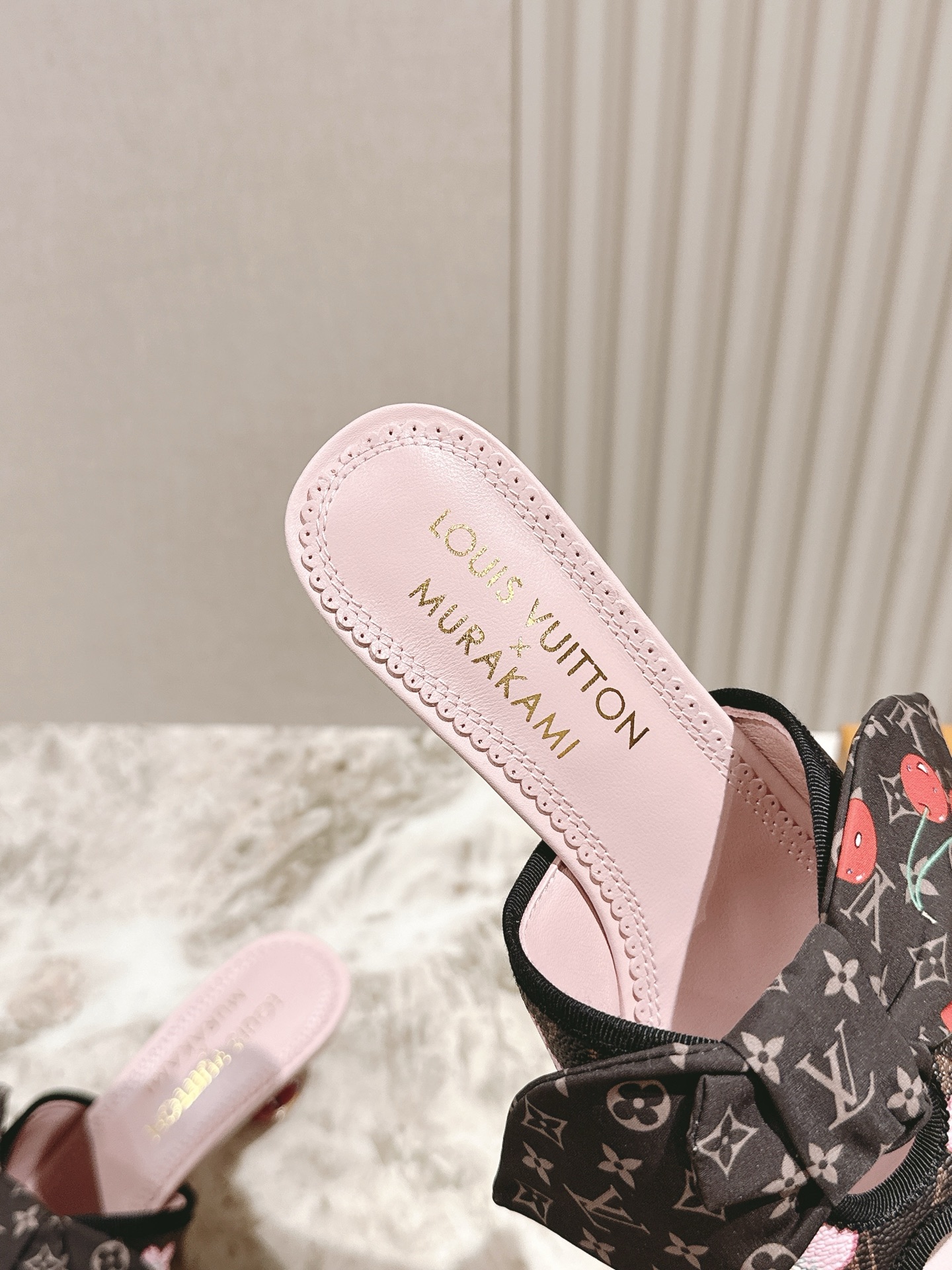 樱桃🍒跟  | ²⁰²5𝐬𝐬 🤍🤎
驴家早春新品🆕 new arrival～LV春夏玛丽珍鞋，也太出彩了