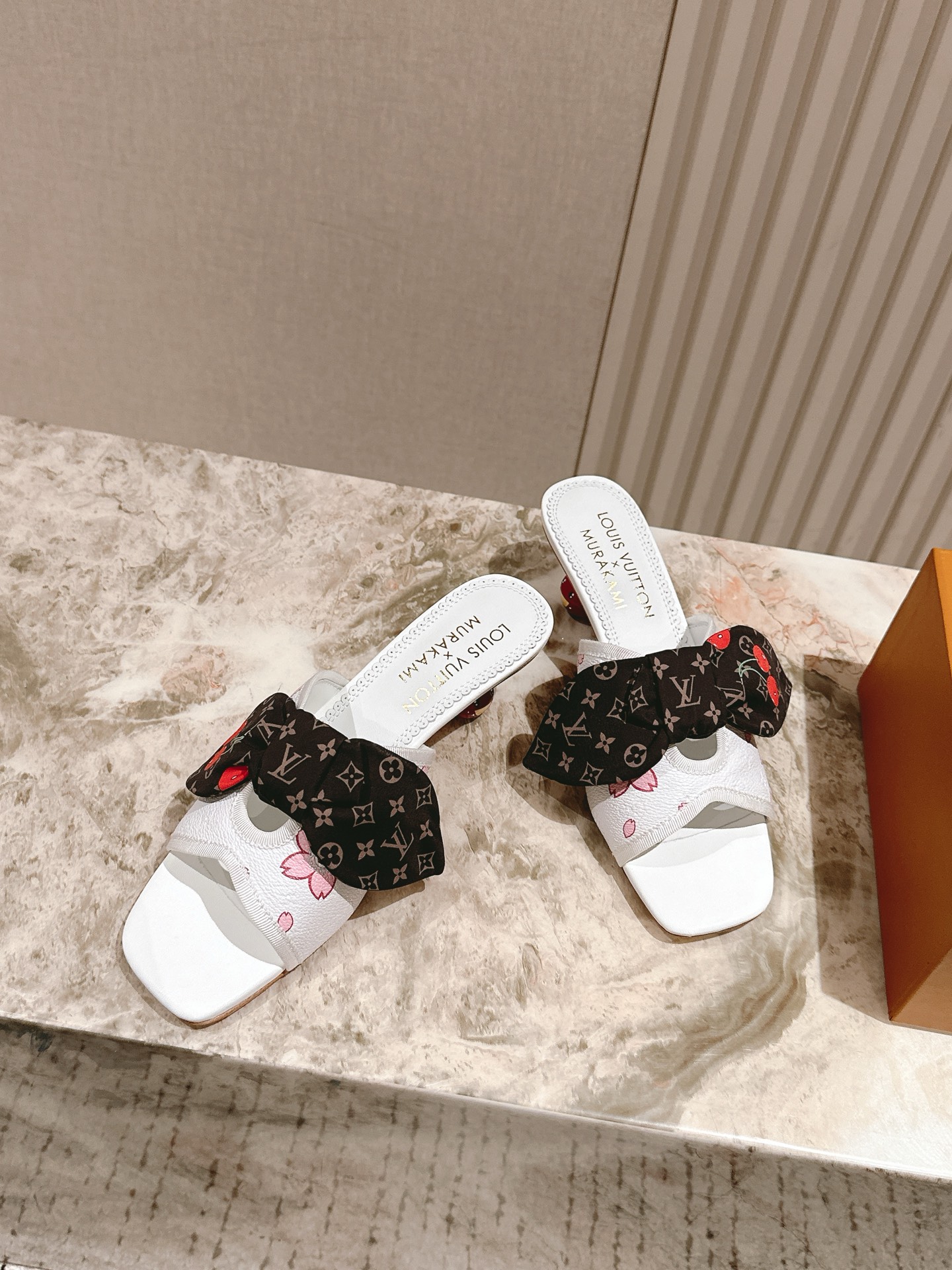 樱桃🍒跟  | ²⁰²5𝐬𝐬 🤍🤎
驴家早春新品🆕 new arrival～LV春夏玛丽珍鞋，也太出彩了