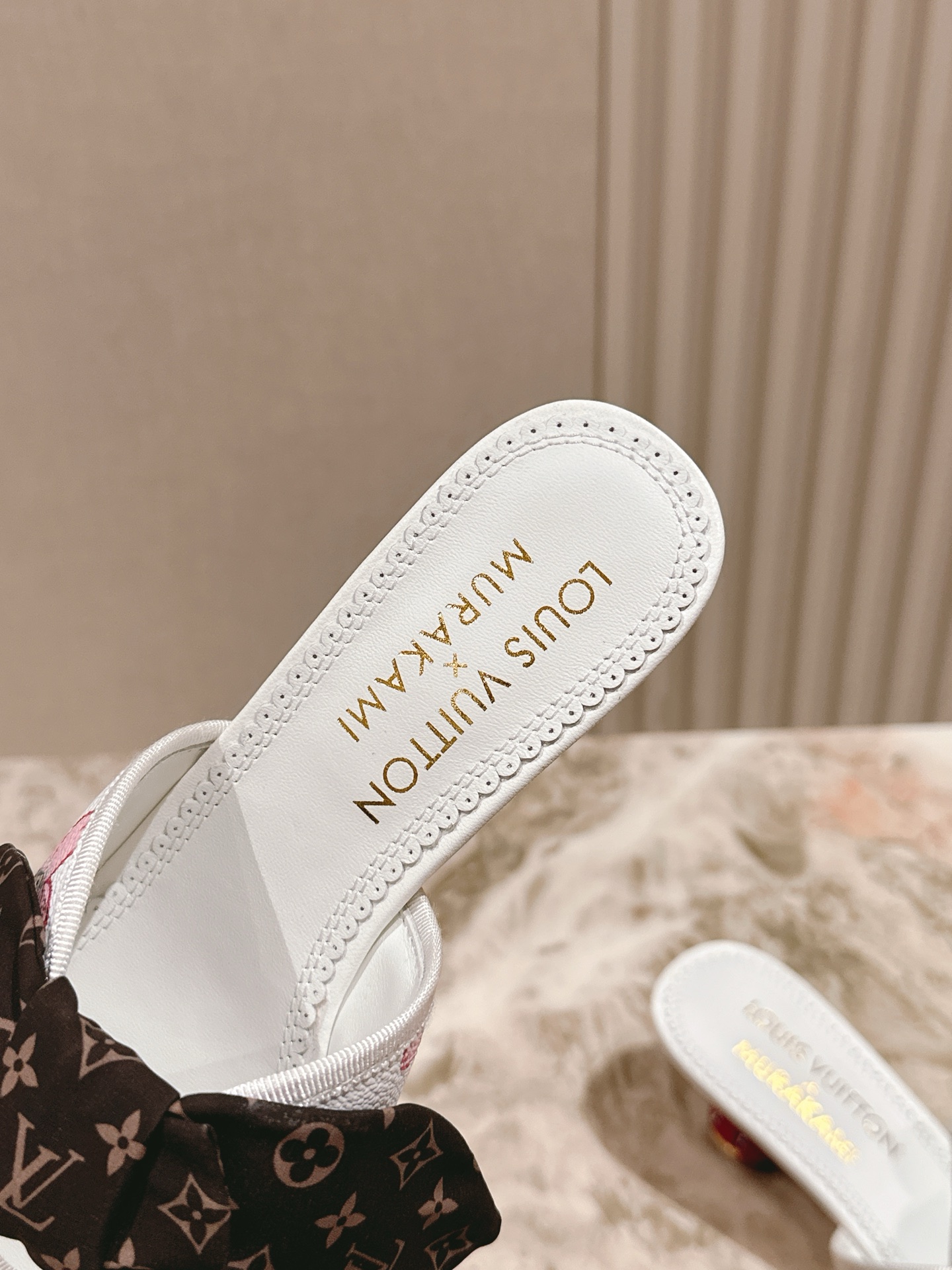 樱桃🍒跟  | ²⁰²5𝐬𝐬 🤍🤎
驴家早春新品🆕 new arrival～LV春夏玛丽珍鞋，也太出彩了