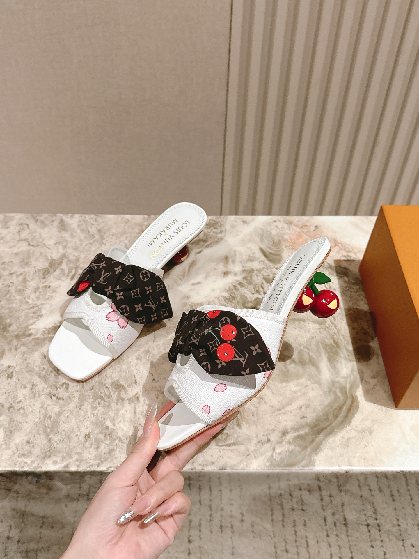 樱桃🍒跟  | ²⁰²5𝐬𝐬 🤍🤎
驴家早春新品🆕 new arrival～LV春夏玛丽珍鞋，也太出彩了