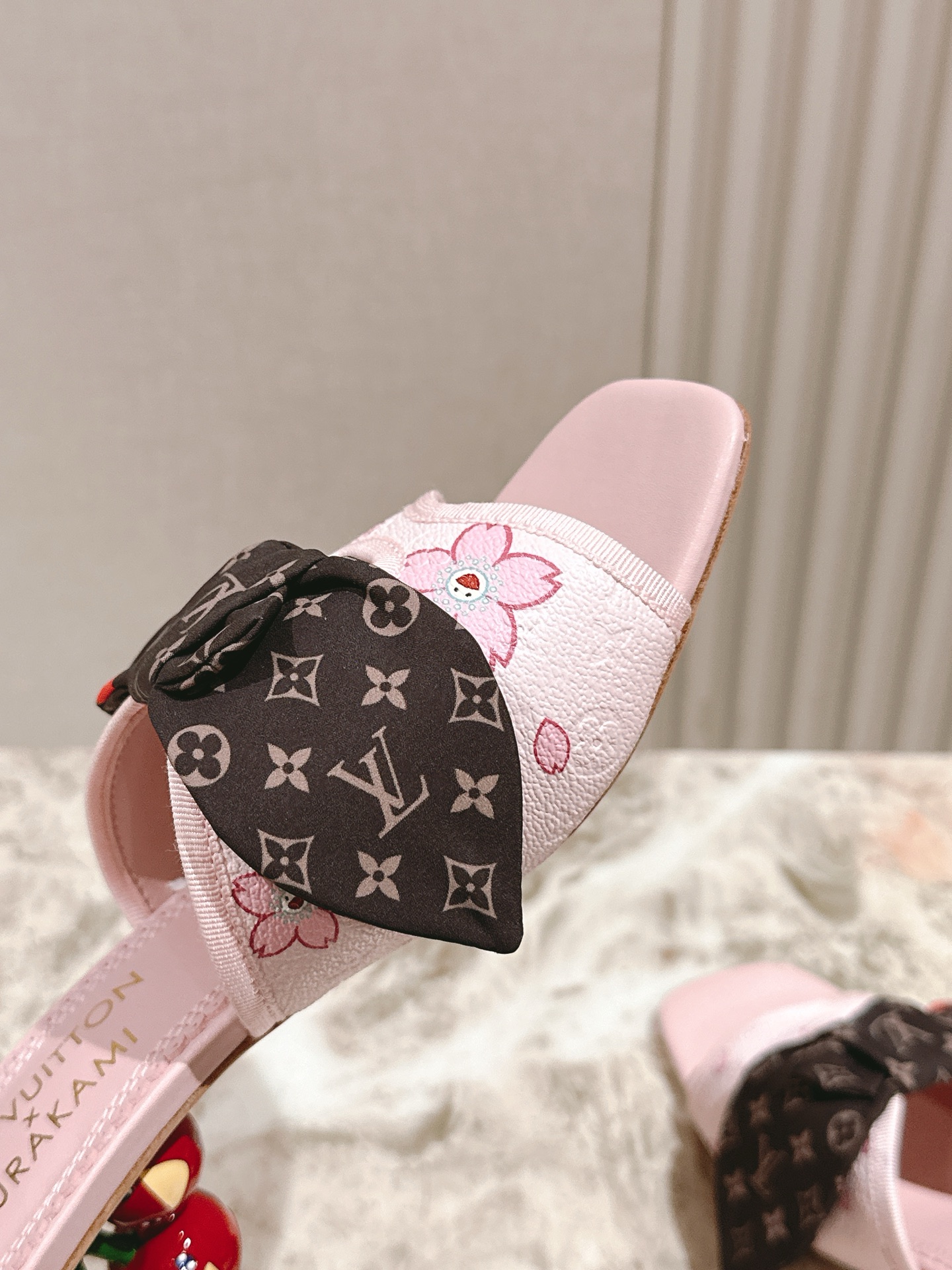 樱桃🍒跟  | ²⁰²5𝐬𝐬 🤍🤎
驴家早春新品🆕 new arrival～LV春夏玛丽珍鞋，也太出彩了