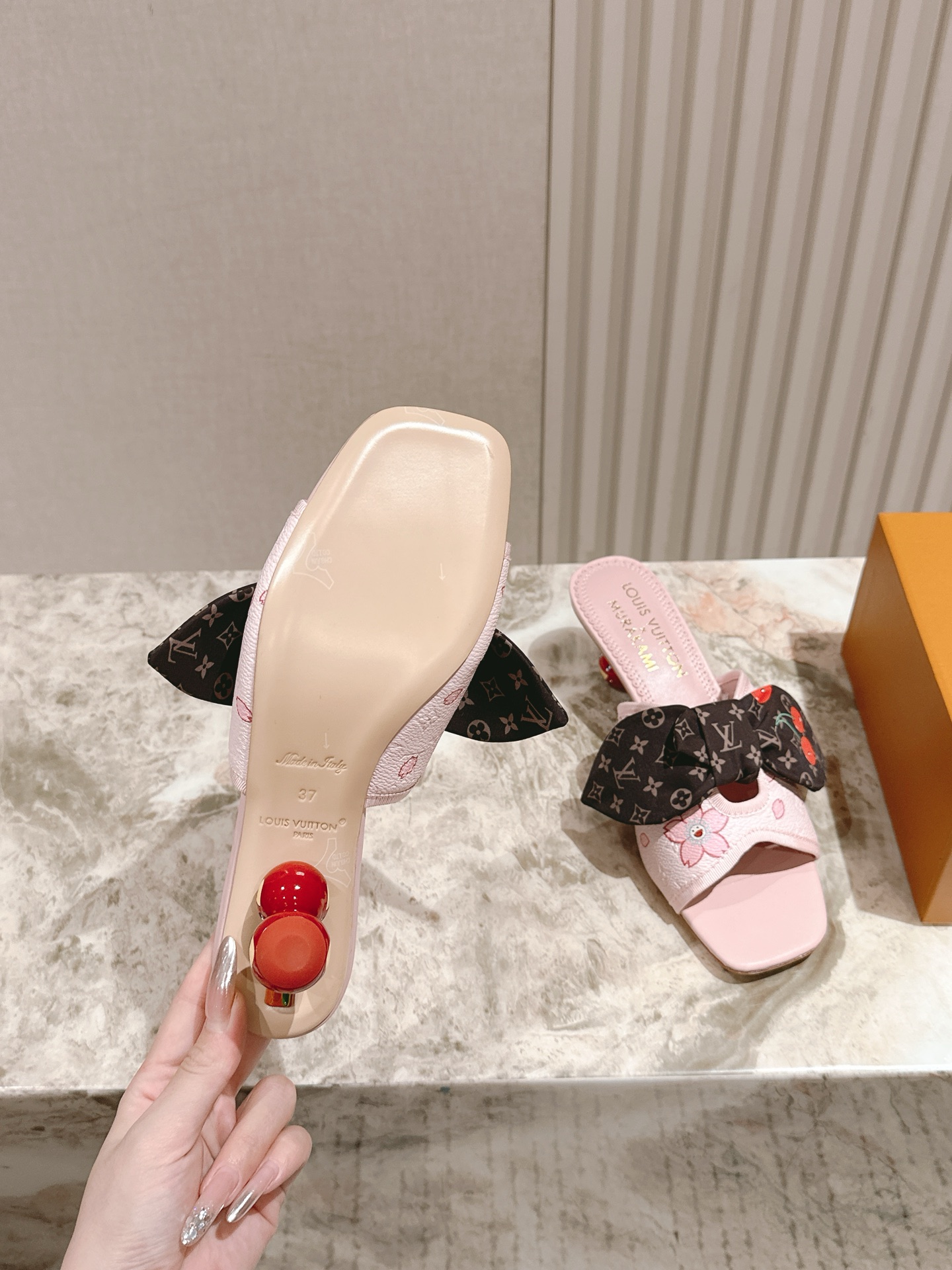 樱桃🍒跟  | ²⁰²5𝐬𝐬 🤍🤎
驴家早春新品🆕 new arrival～LV春夏玛丽珍鞋，也太出彩了