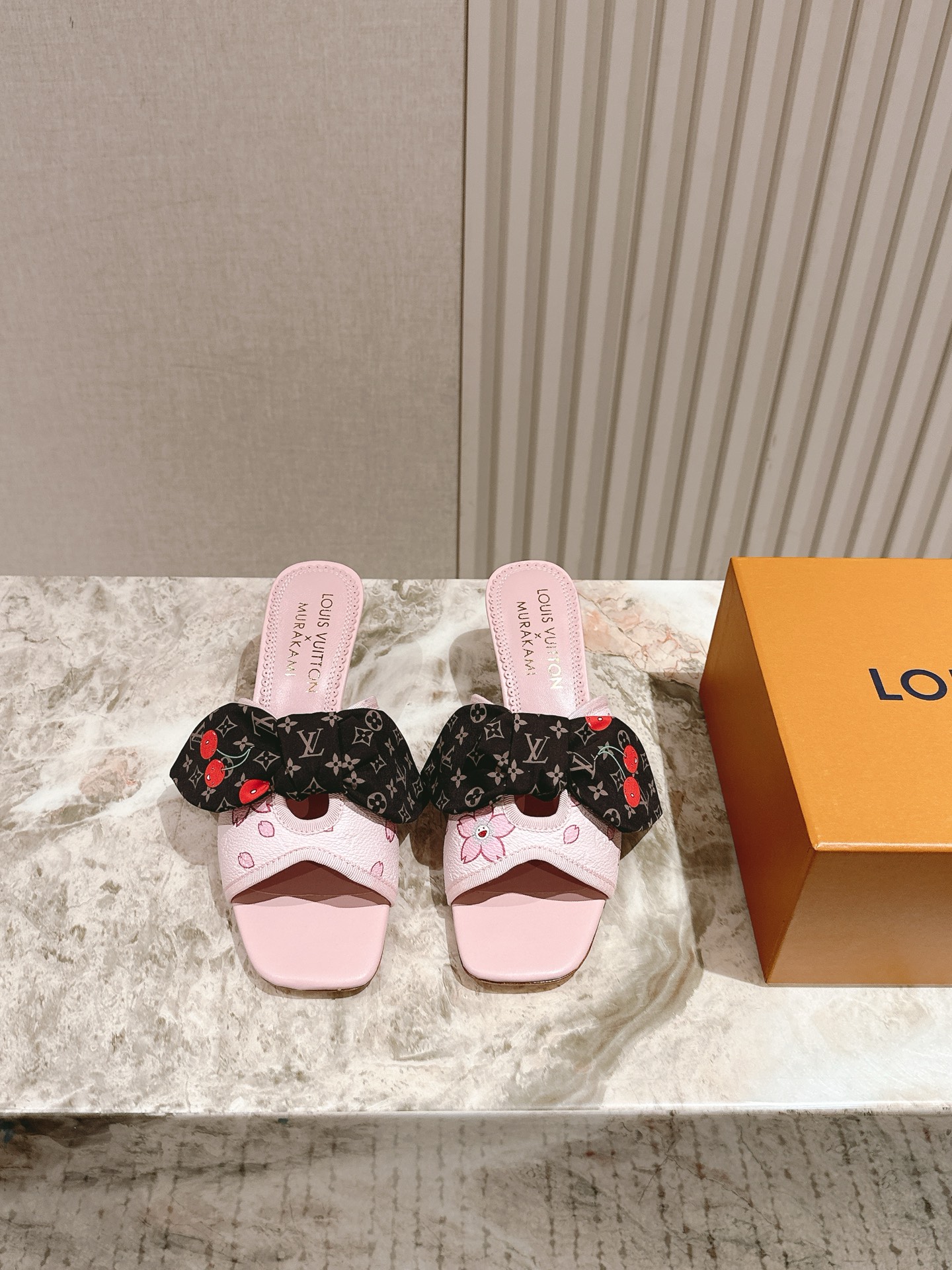 樱桃🍒跟  | ²⁰²5𝐬𝐬 🤍🤎
驴家早春新品🆕 new arrival～LV春夏玛丽珍鞋，也太出彩了