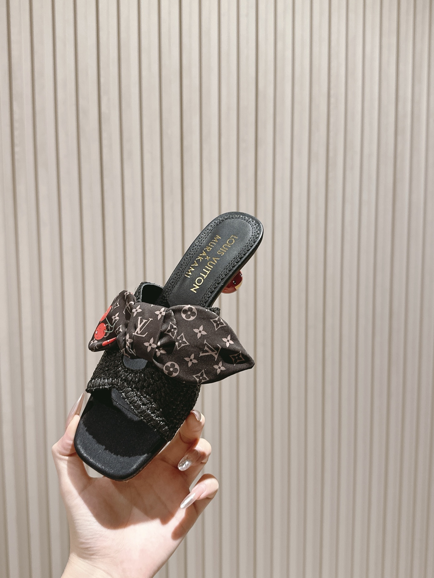 樱桃🍒跟  | ²⁰²5𝐬𝐬 🤍🤎
驴家早春新品🆕 new arrival～LV春夏玛丽珍鞋，也太出彩了